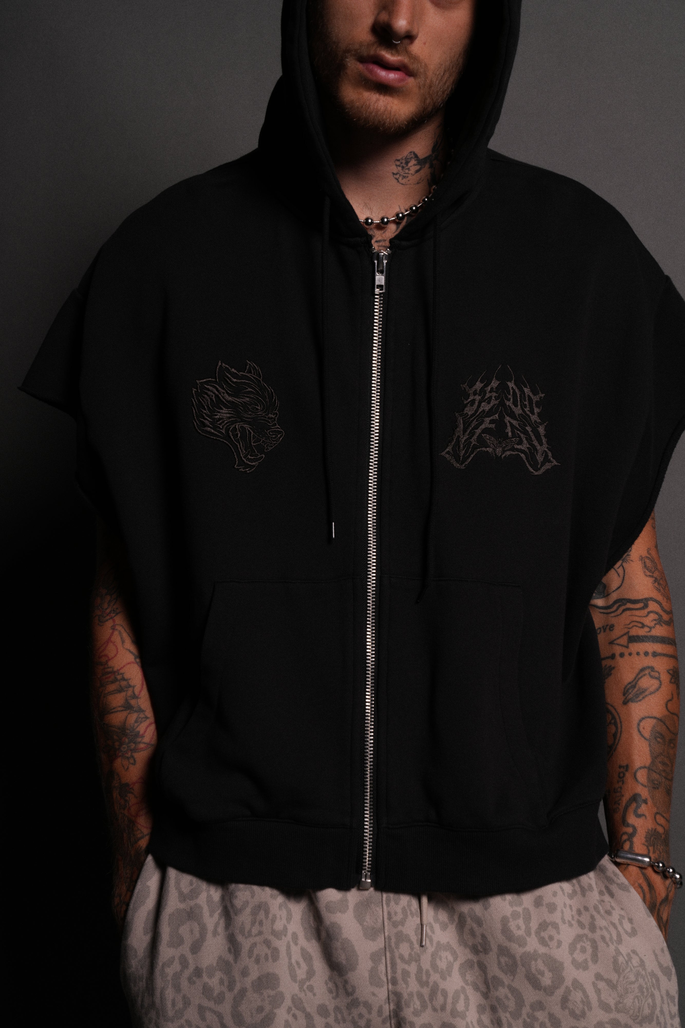 SSDDNFGU Moth Creed Cap Zip Hoodie in Black