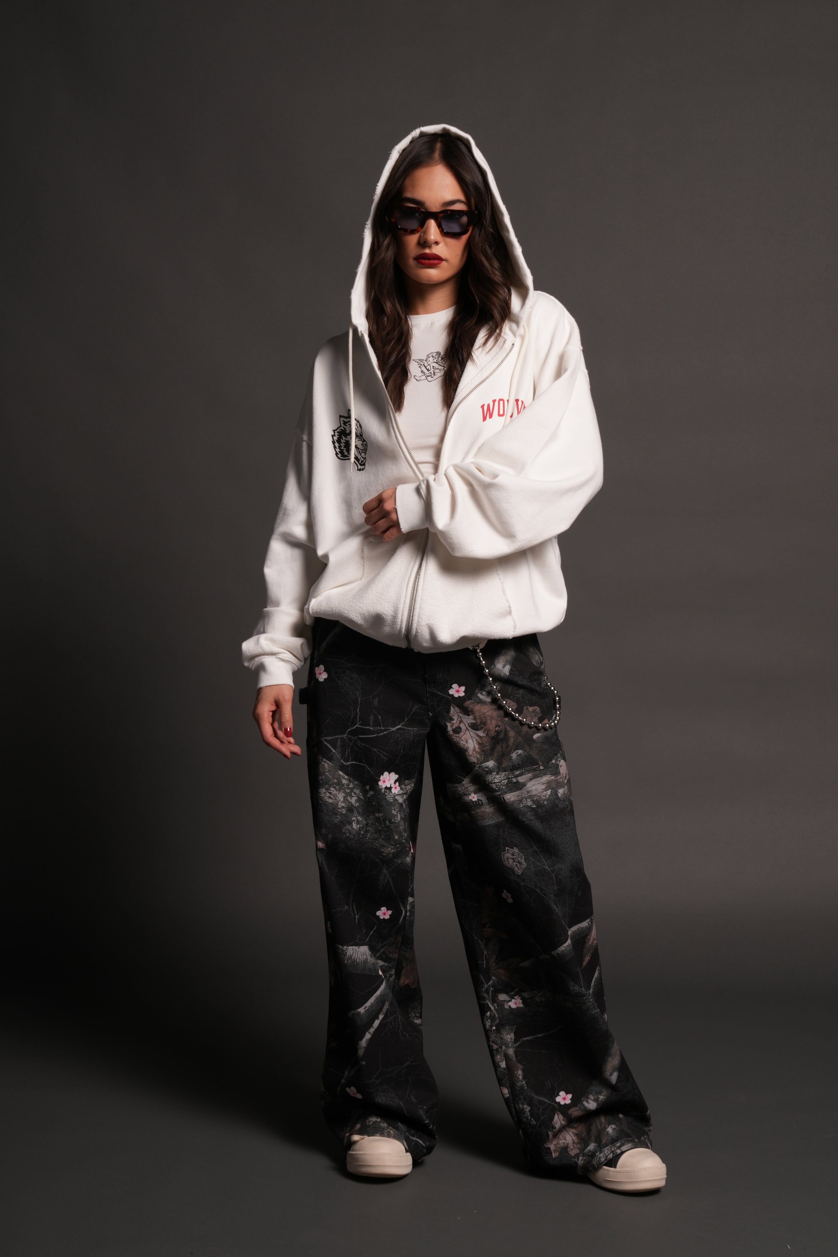La Ca Frvr Grunge Moatis Zip Hoodie in Cream