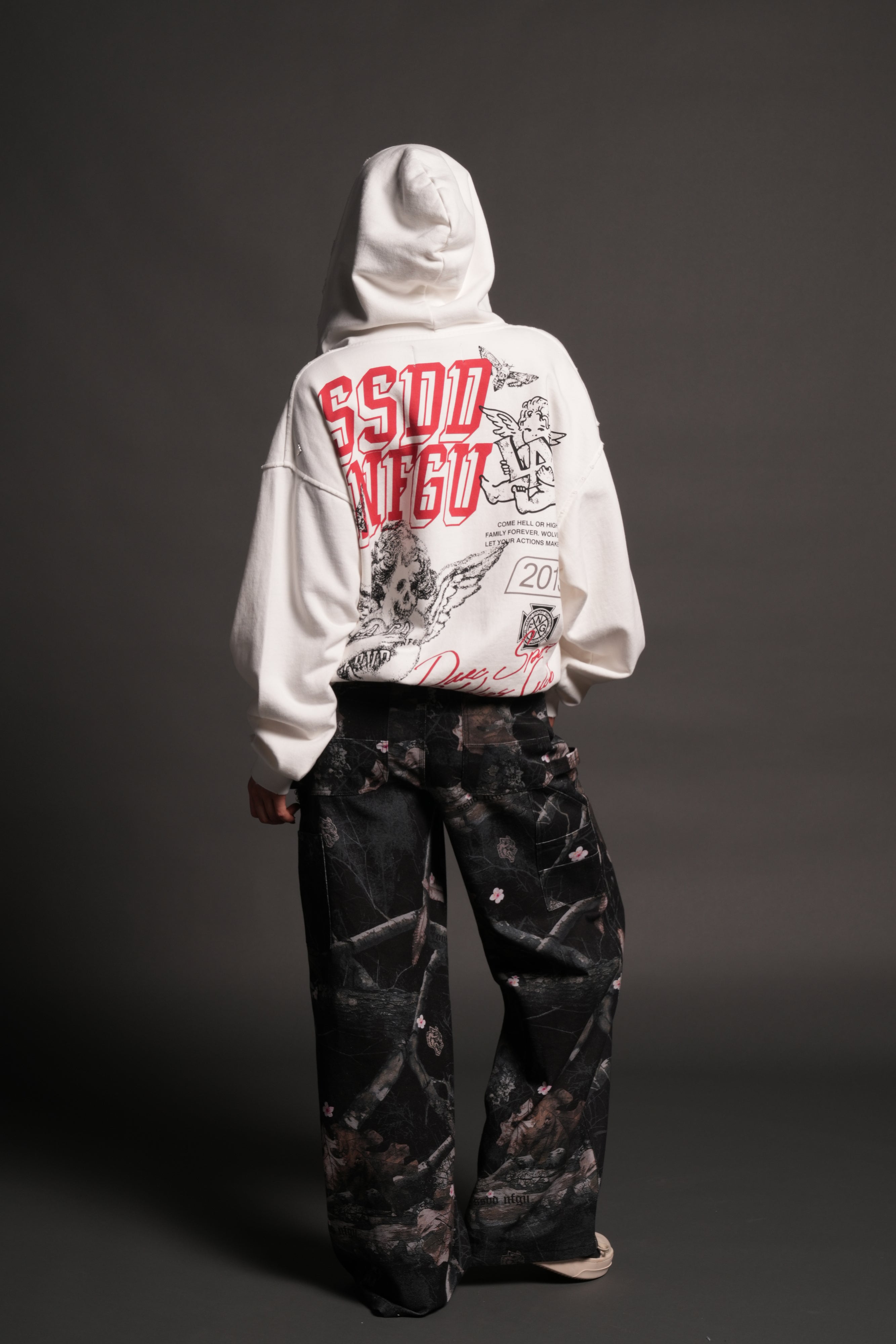 La Ca Frvr Grunge Moatis Zip Hoodie in Cream – DarcSport