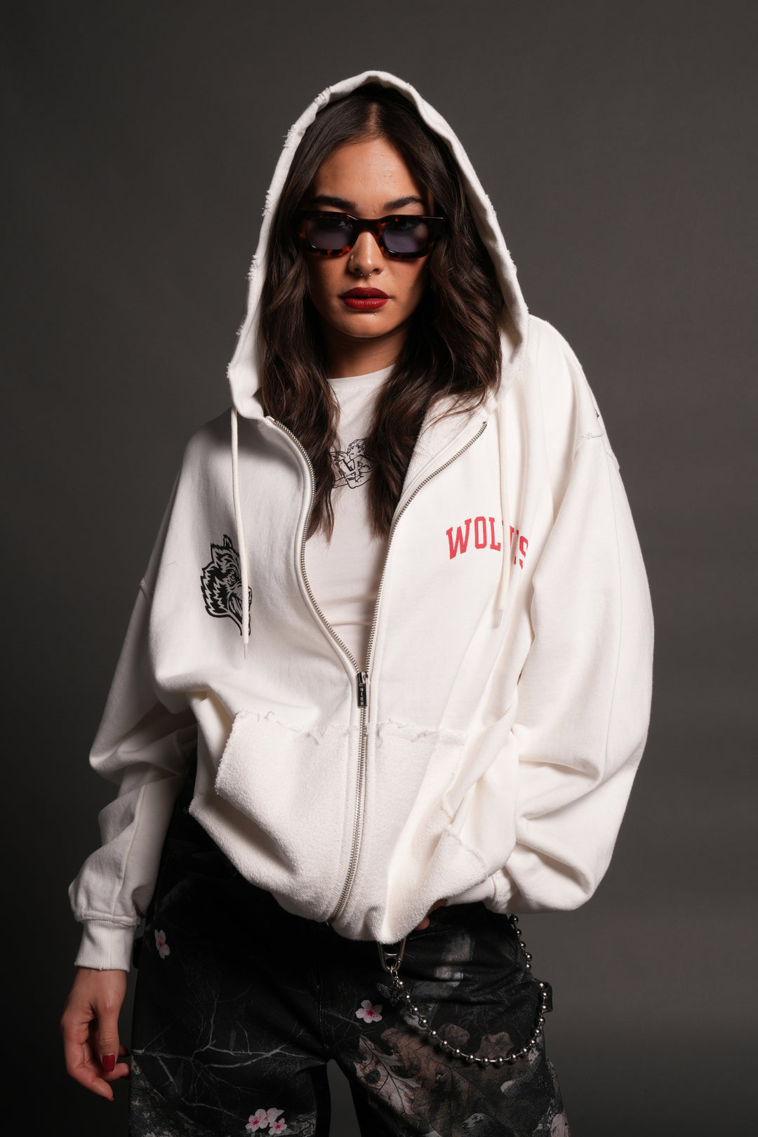 La Ca Frvr Grunge Moatis Zip Hoodie in Cream