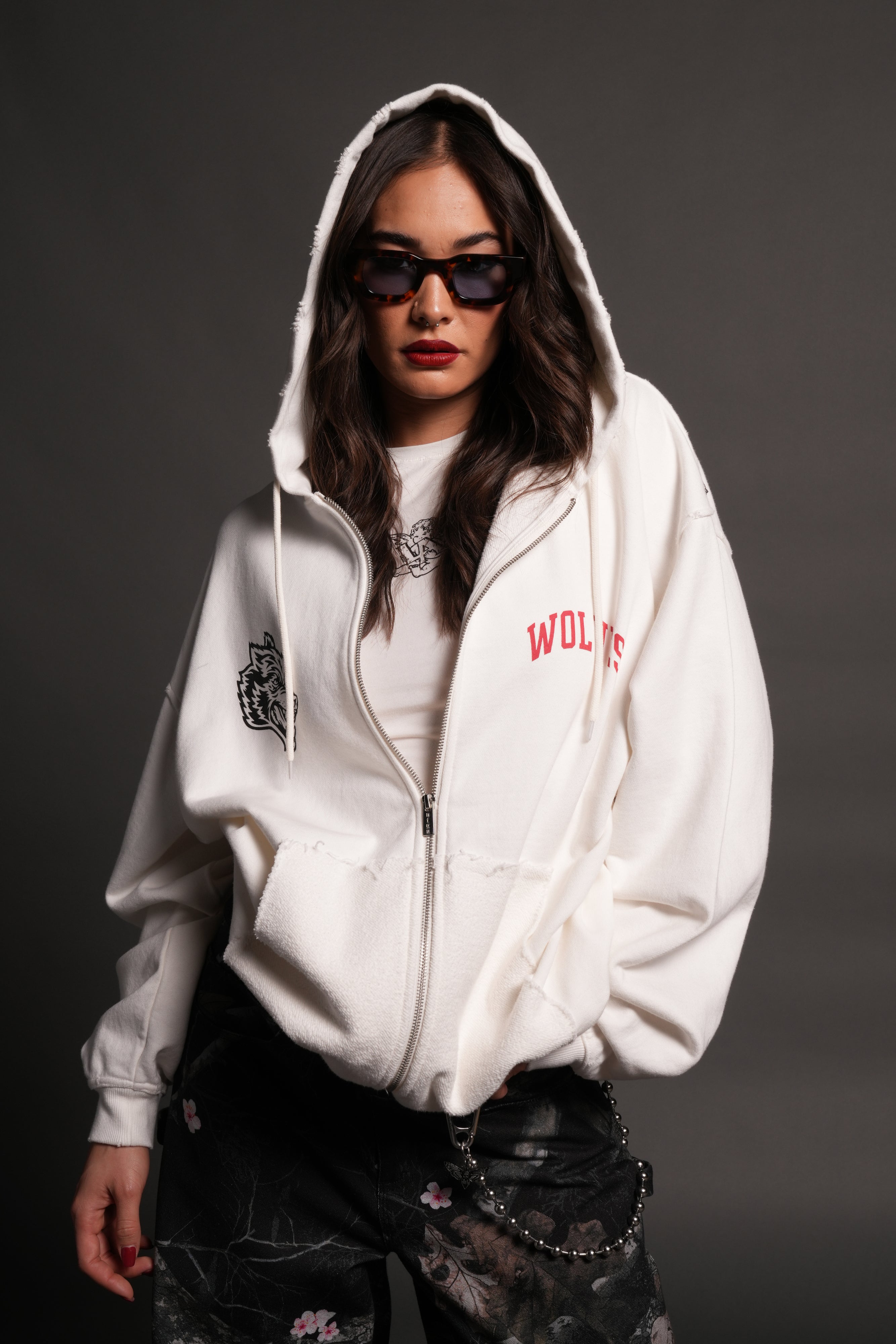 La Ca Frvr Grunge Moatis Zip Hoodie in Cream