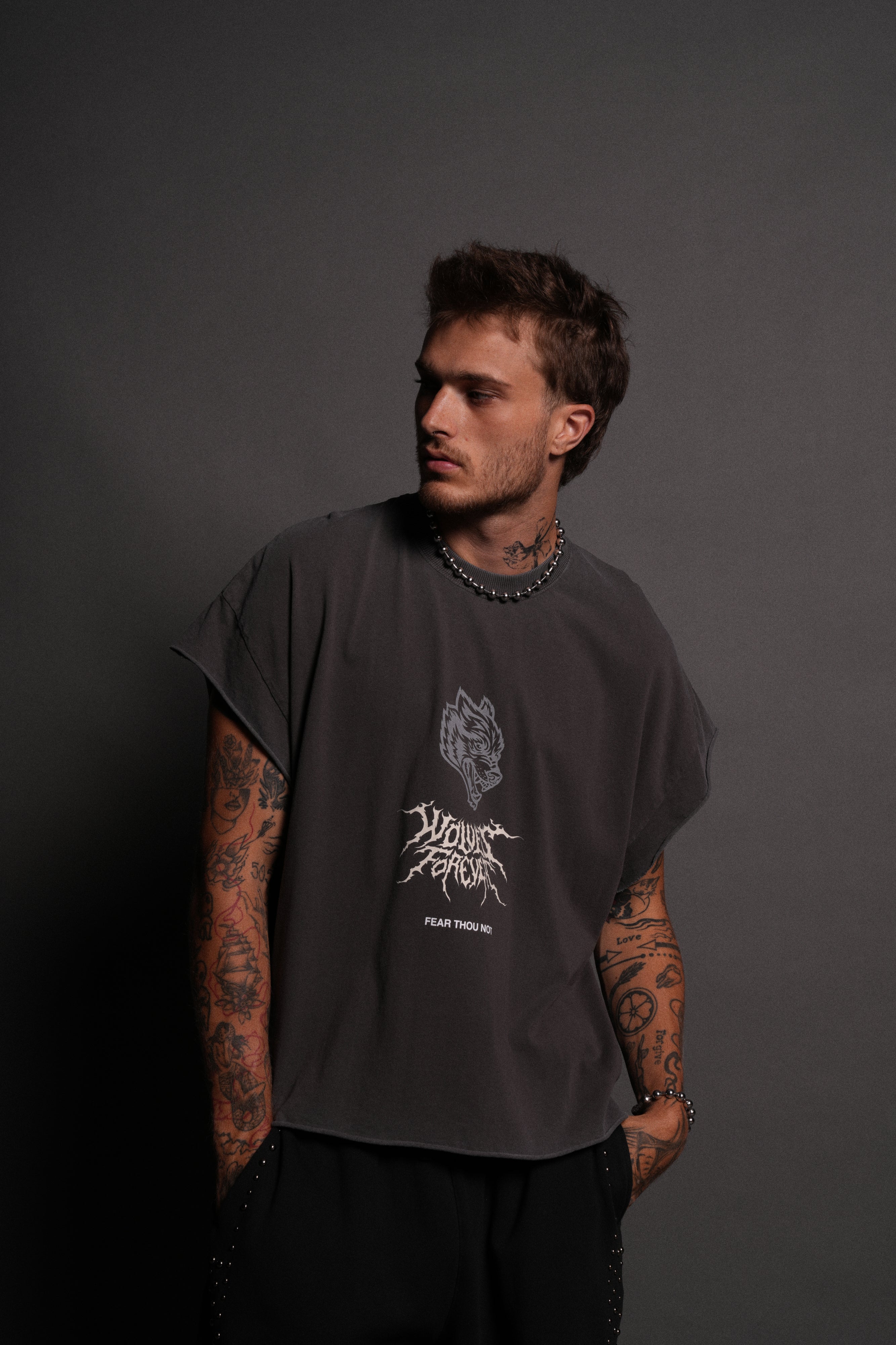 Casted Out Grunge Cut-Off Tee in Wolf Gray