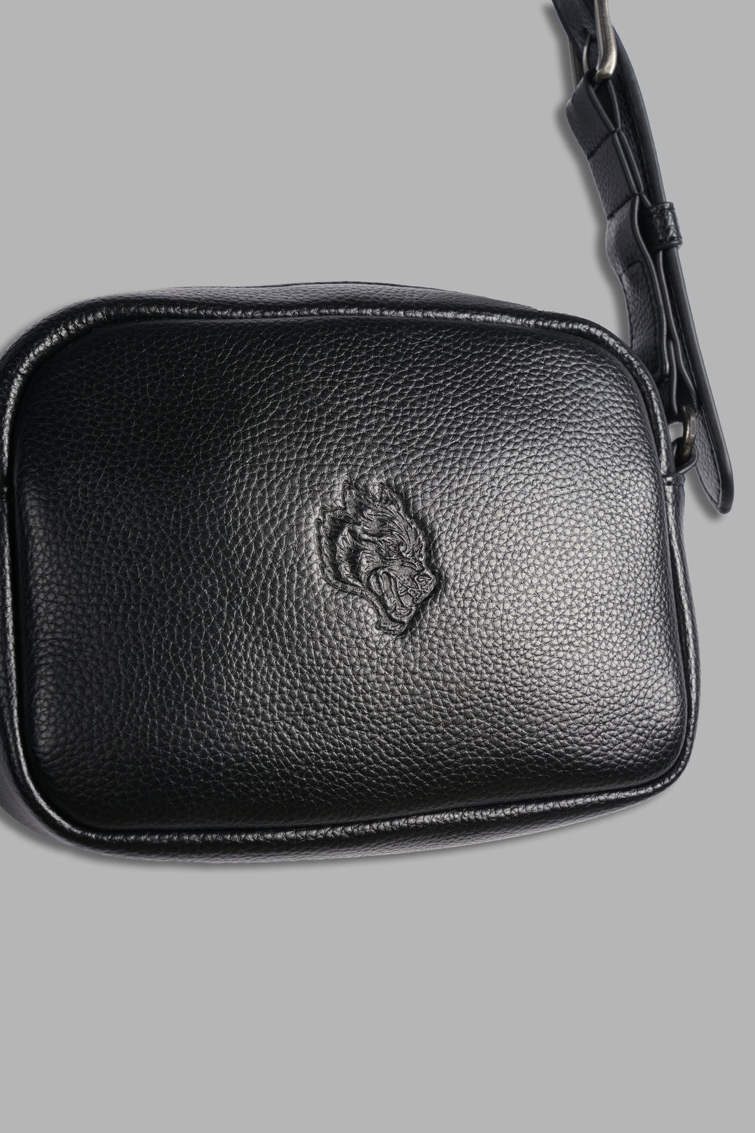 Wolves Chopper Blade Leather Side Bag in Black