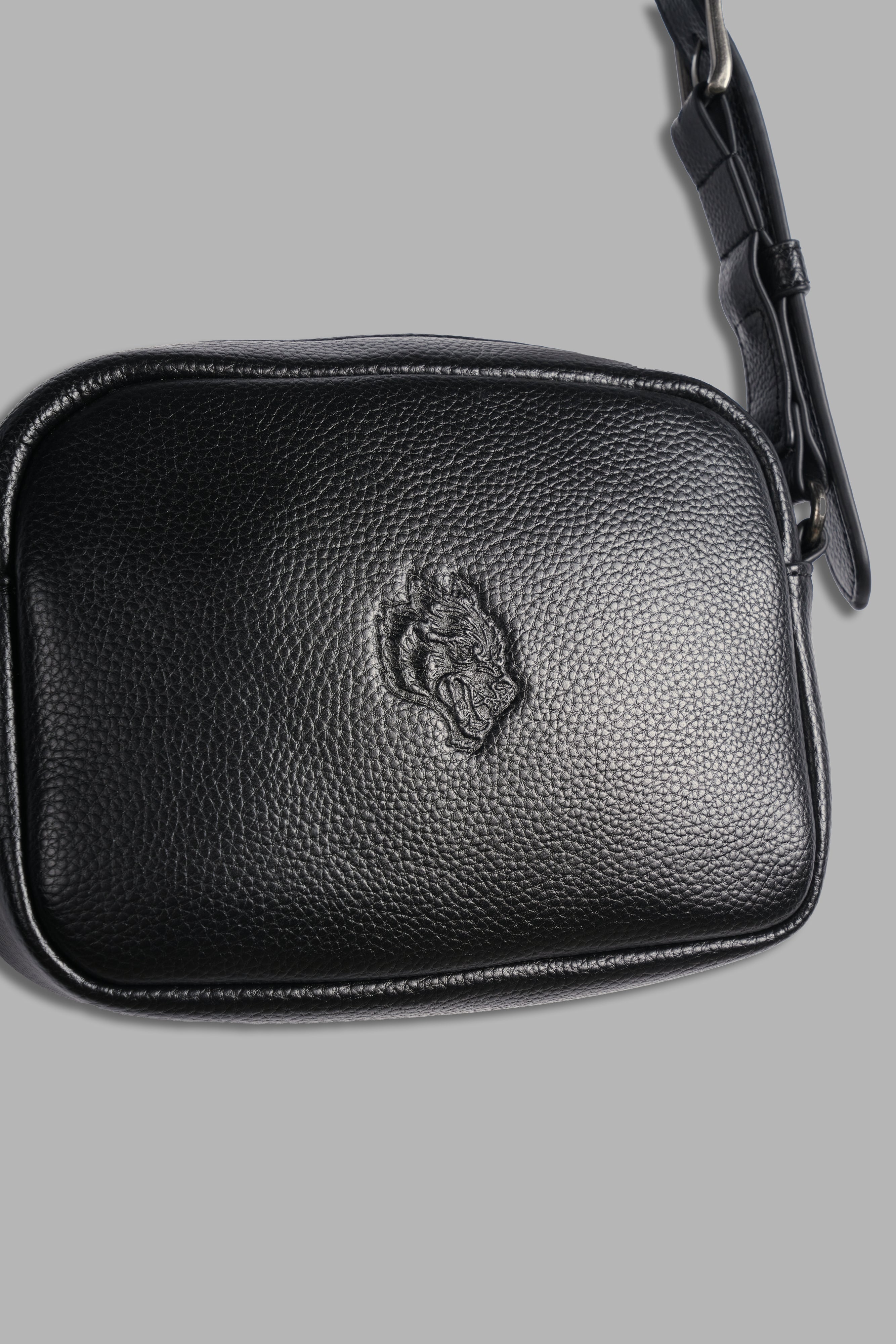 Wolves Chopper Blade Leather Side Bag in Black