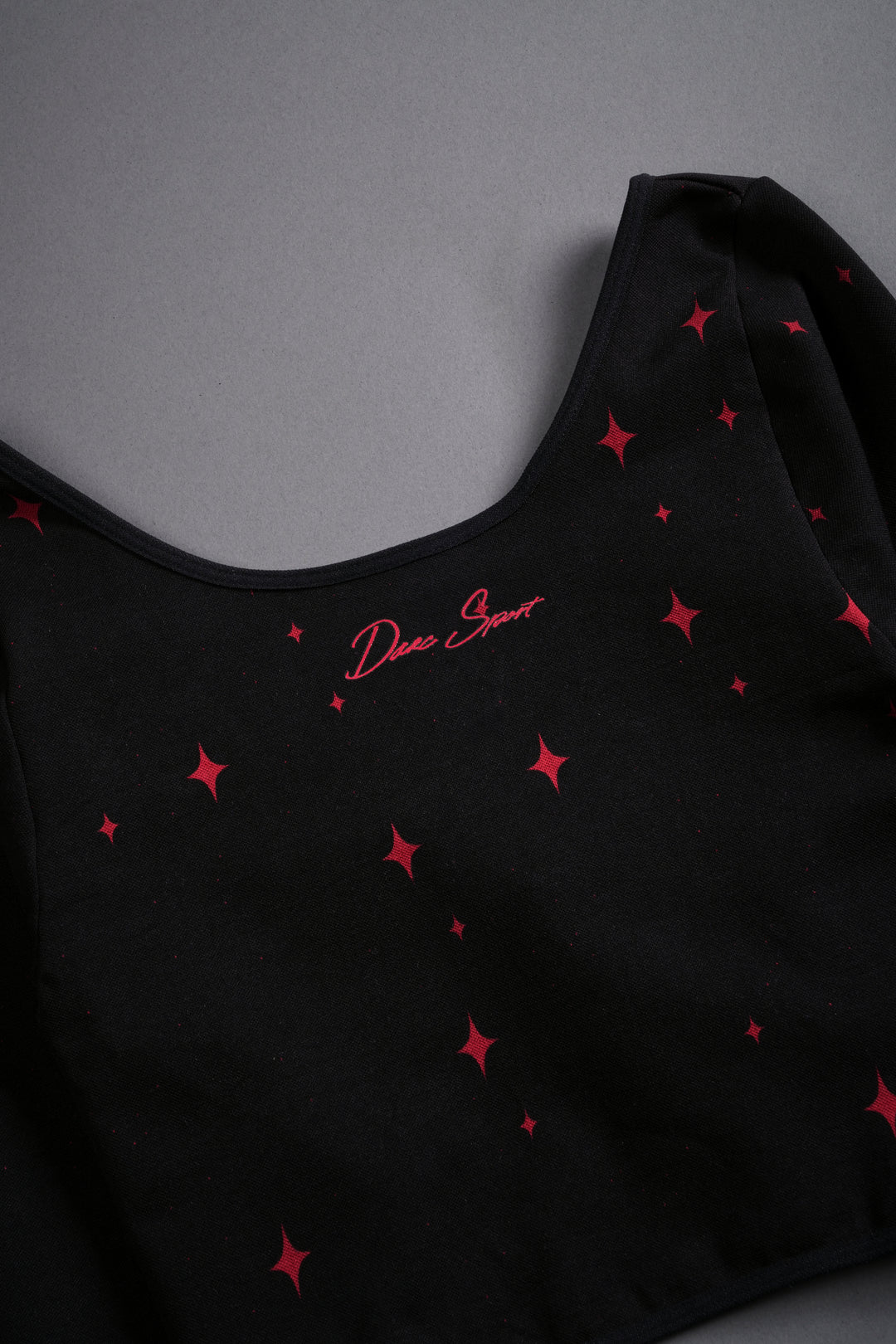 Darc Script "Everson Seamless" Chloe L/S Top in Black/Red Starry Night