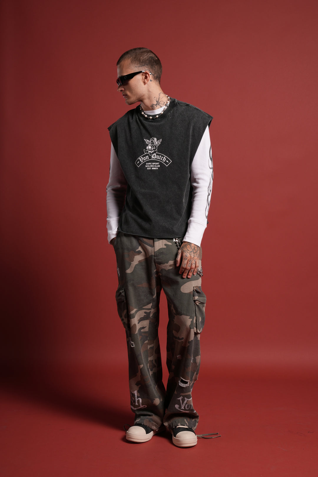 Darc Covenant Distressed Grunge Mid-Length Raw Hem Muscle Tee in Black
