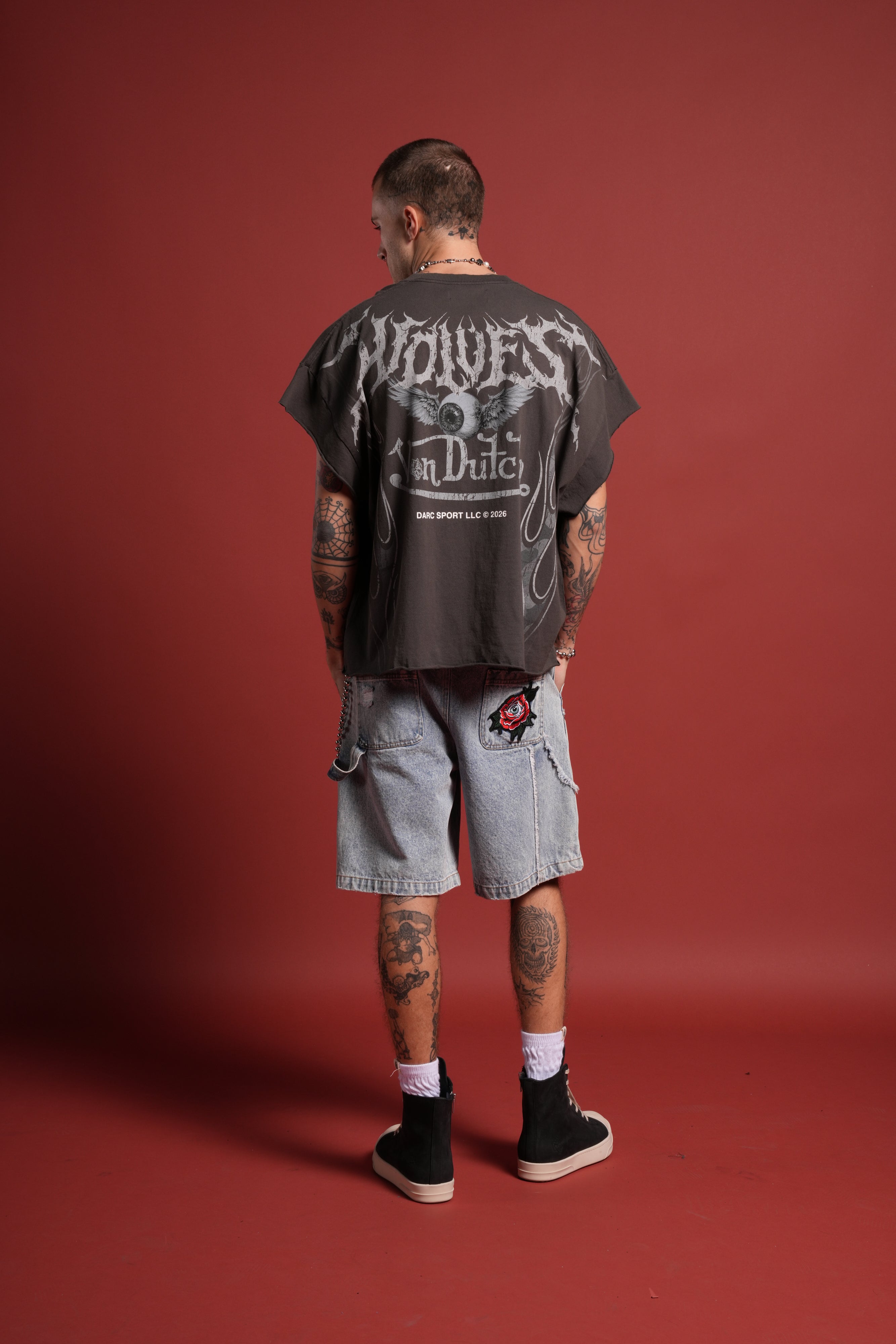 Take-Off Grunge Cut-Off Mid-Length Raw Hem Tee in Wolf Gray