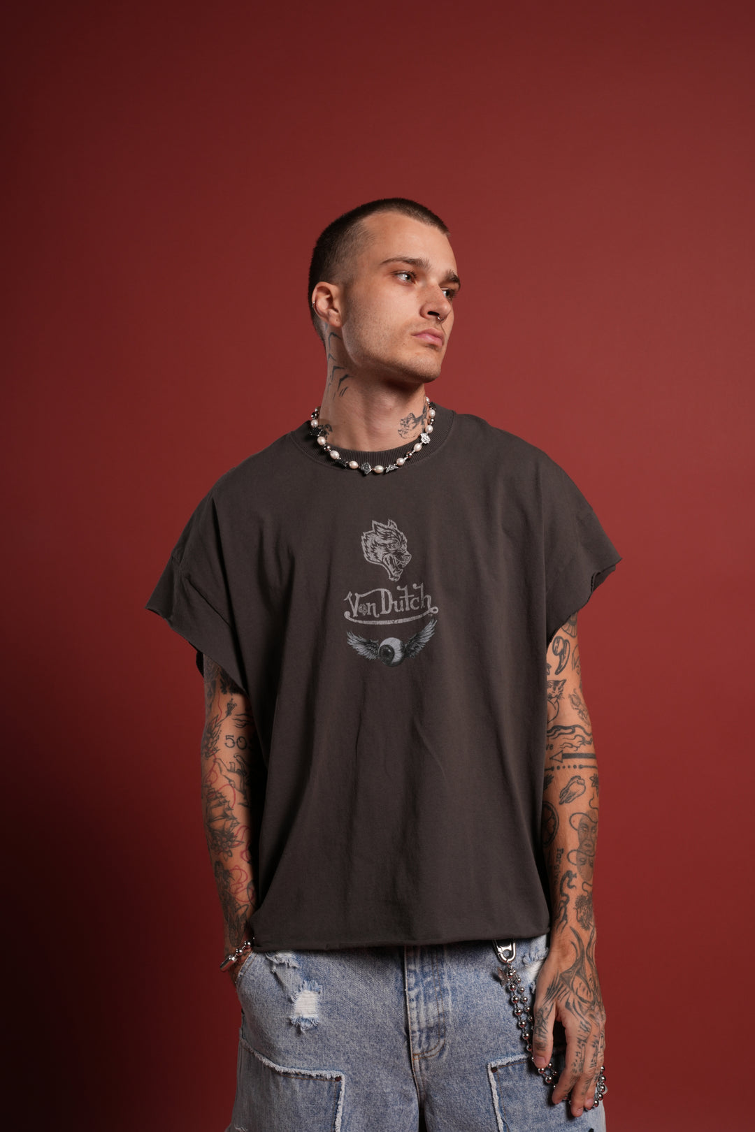 Take-Off Grunge Cut-Off Mid-Length Raw Hem Tee in Wolf Gray