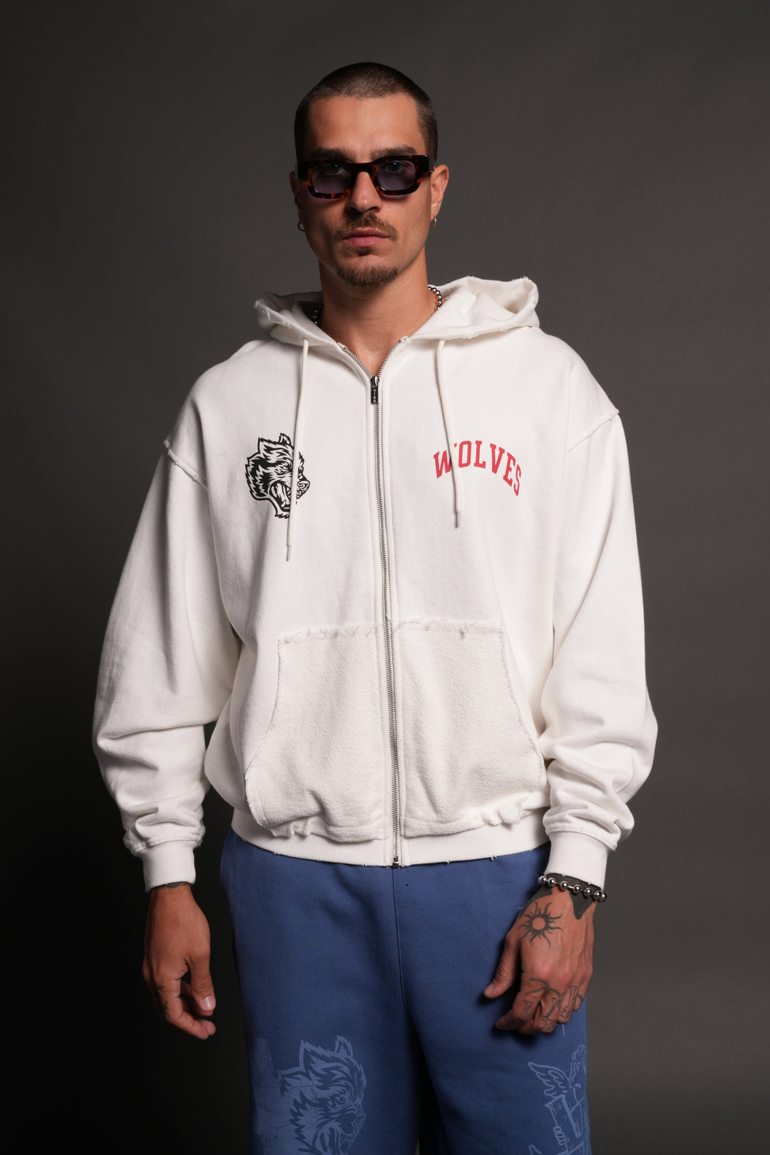 La Ca Frvr Grunge Moatis Zip Hoodie in Cream
