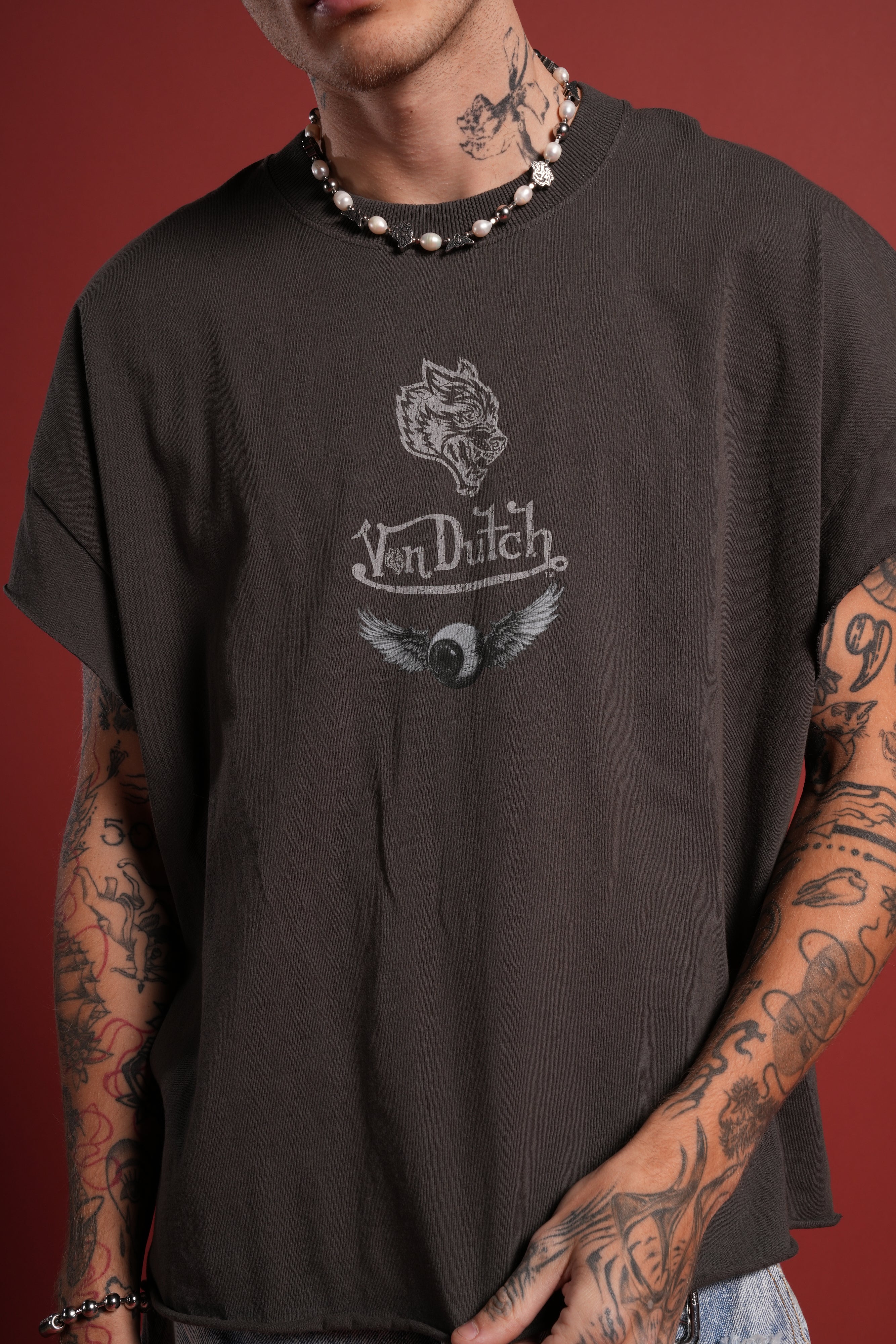 Take-Off Grunge Cut-Off Mid-Length Raw Hem Tee in Wolf Gray