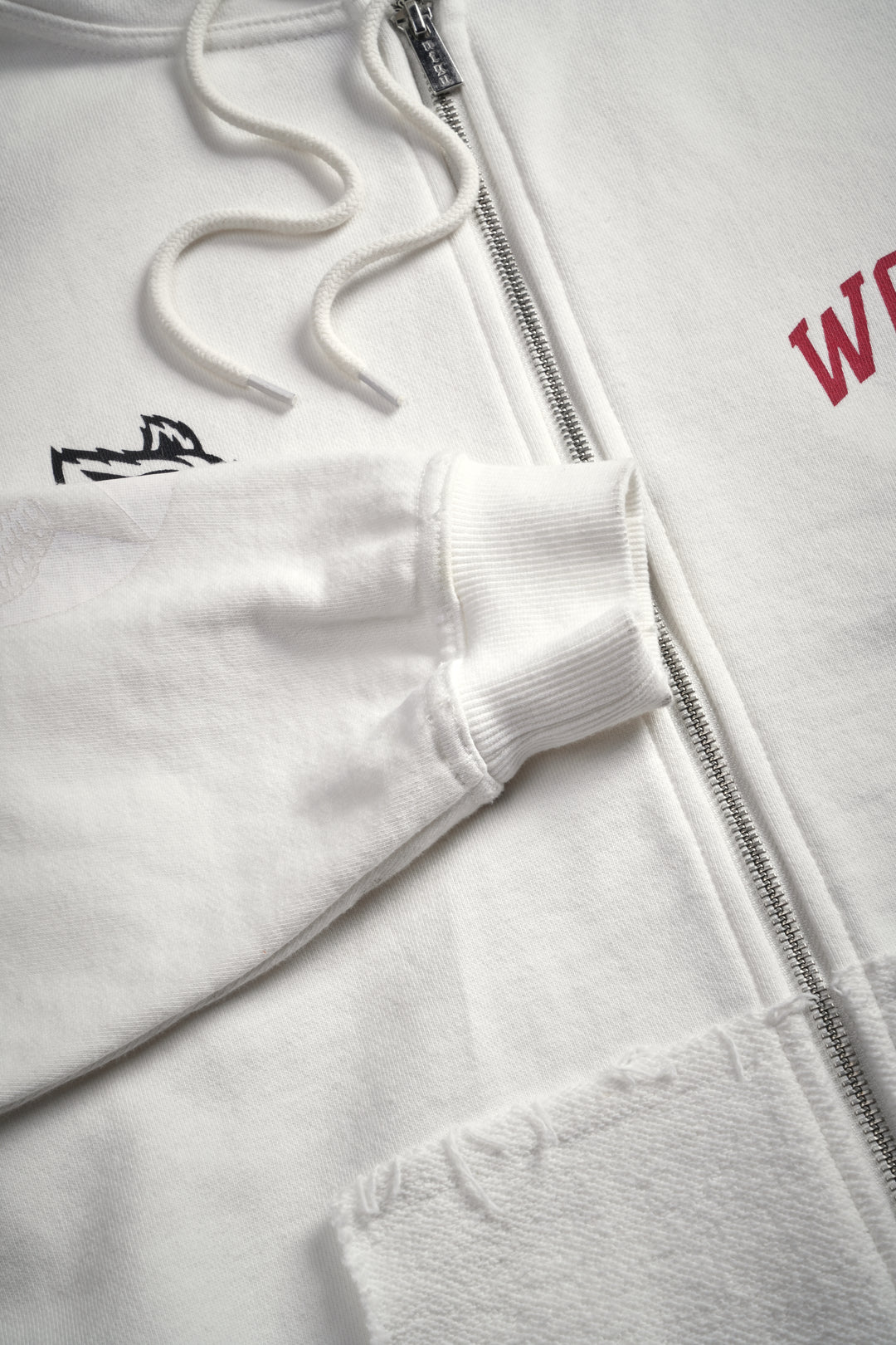 La Ca Frvr Grunge Moatis Zip Hoodie in Cream