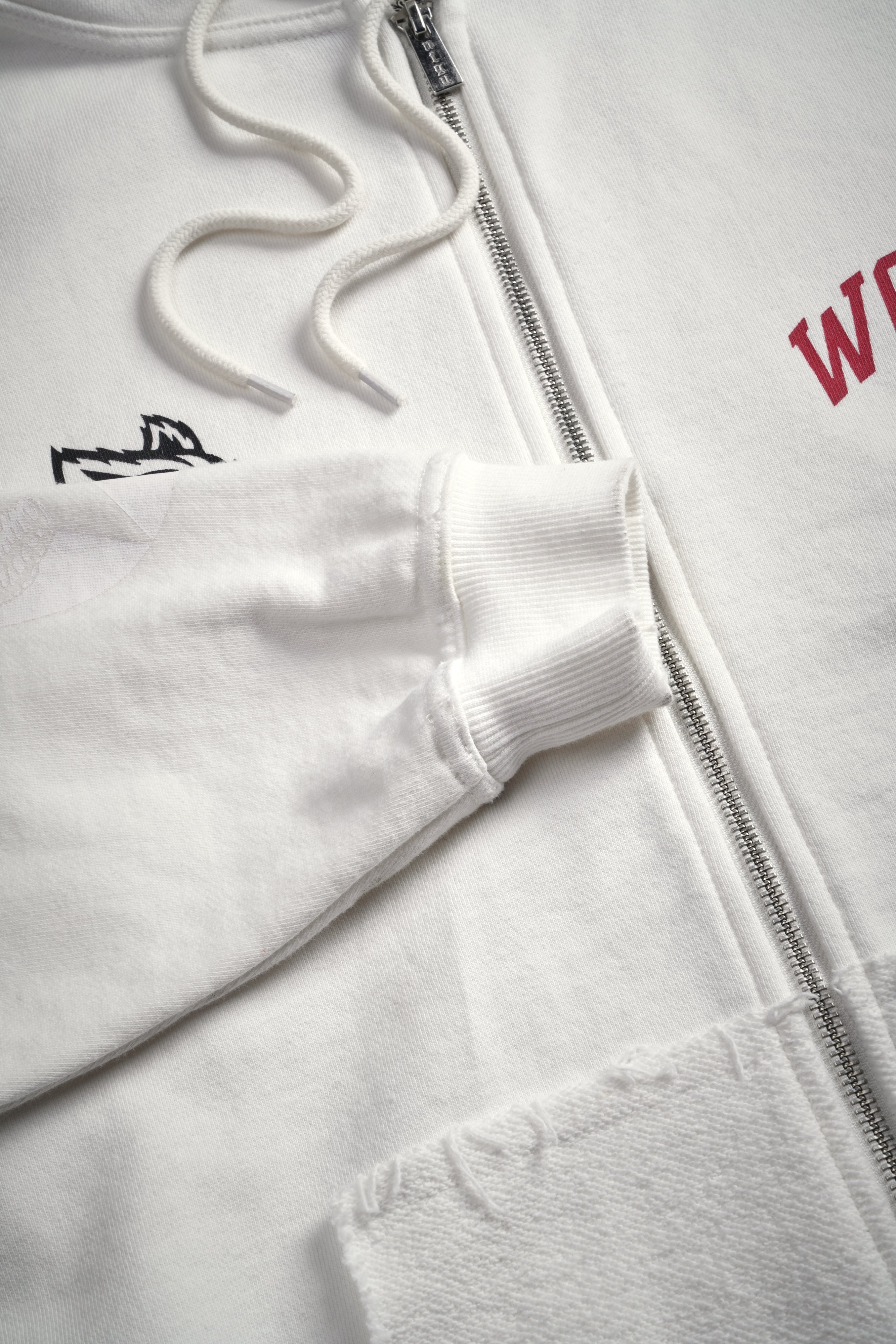 La Ca Frvr Grunge Moatis Zip Hoodie in Cream