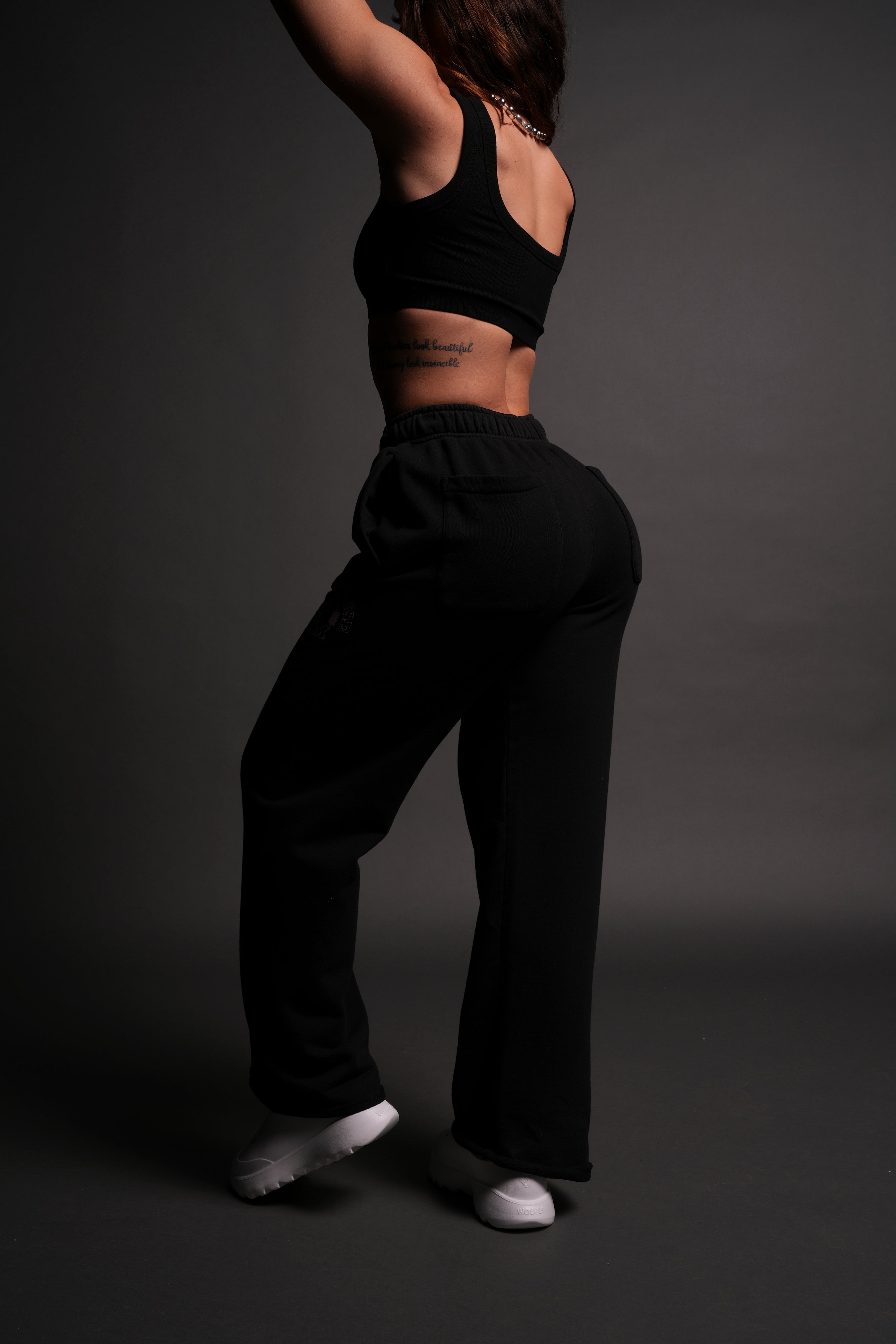 Big Wolf Powerhouse She Big Cozy Sweats in Black