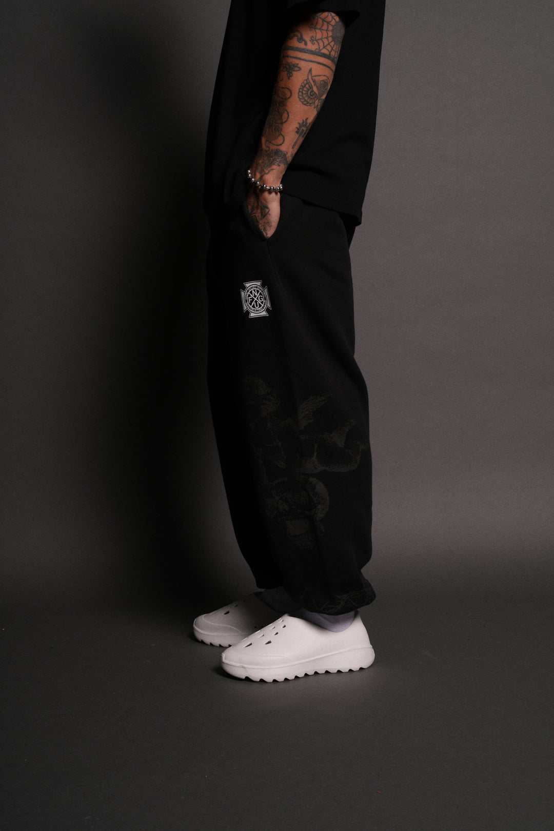 Messengers Lightweight Lounger Sweat Pants in Black