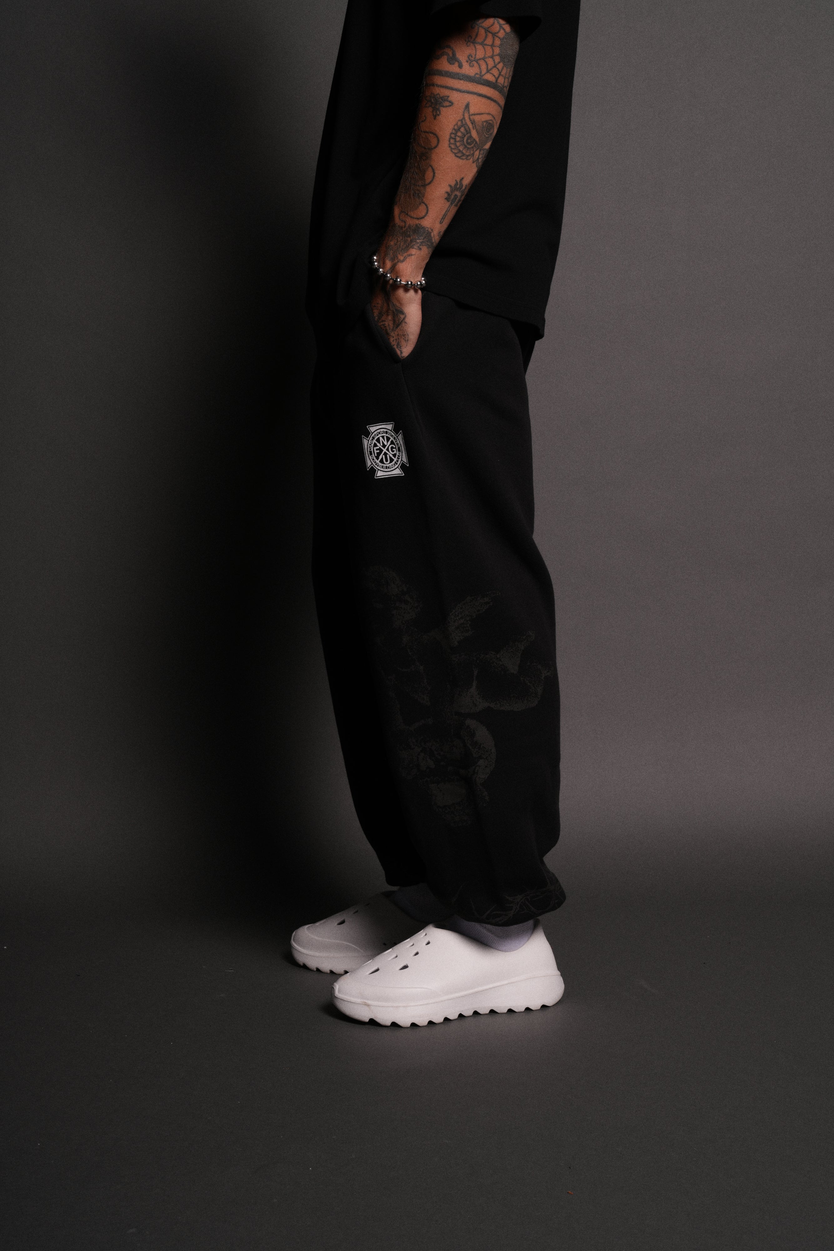 Messengers Lightweight Lounger Sweat Pants in Black