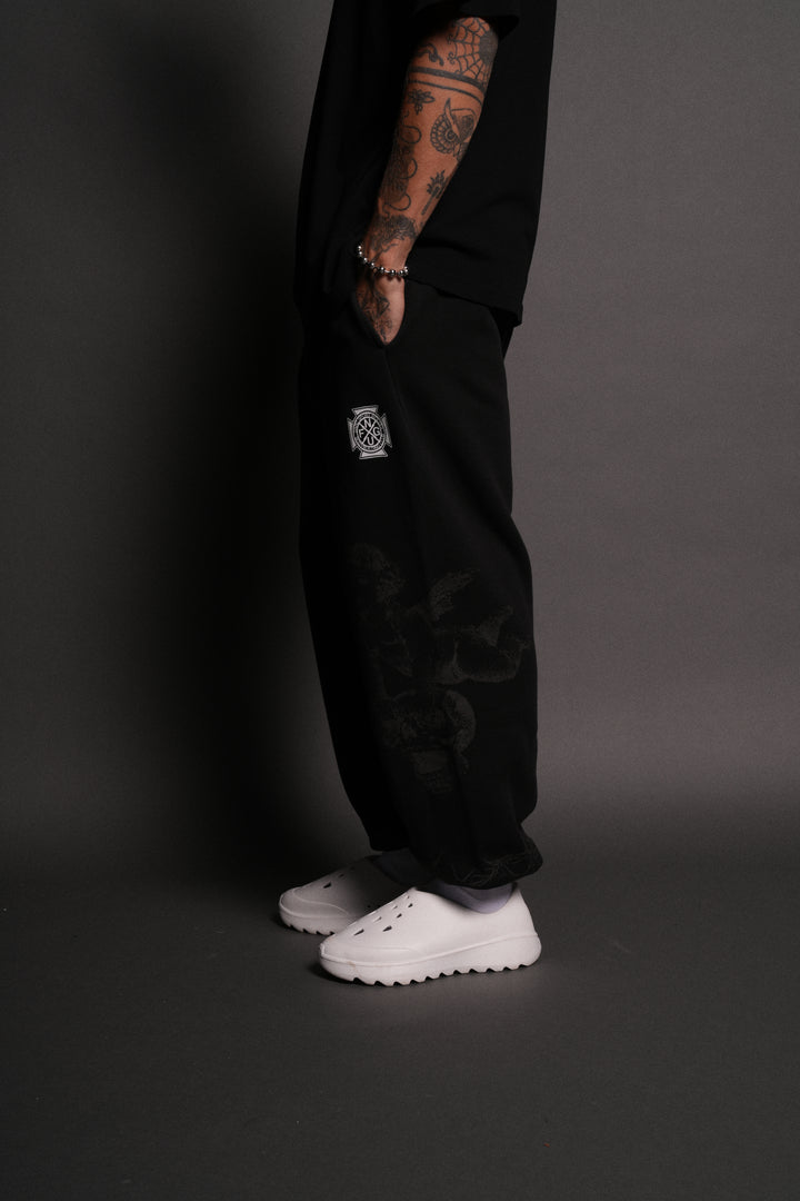 Messengers Lightweight Lounger Sweat Pants in Black