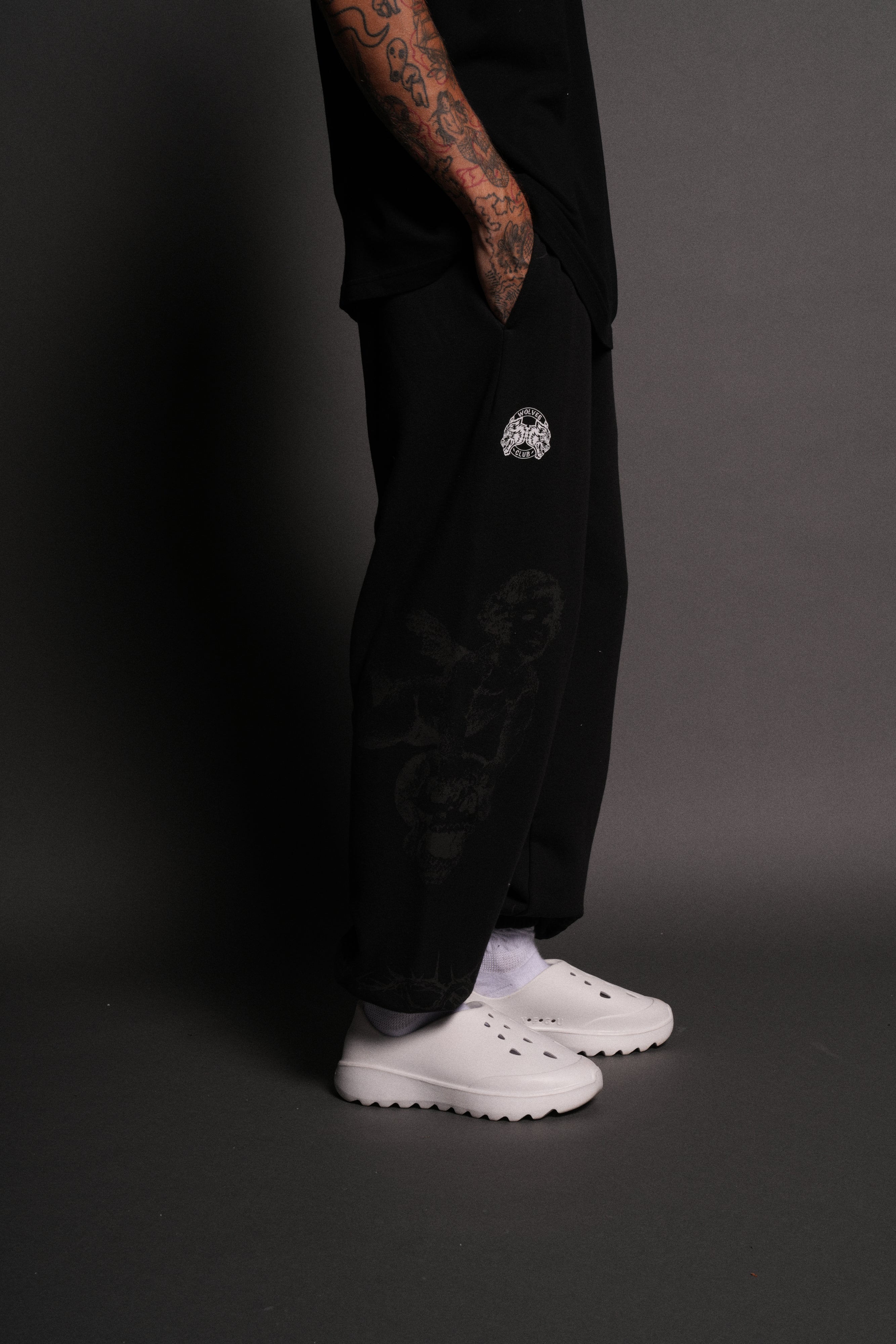 Messengers Lightweight Lounger Sweat Pants in Black
