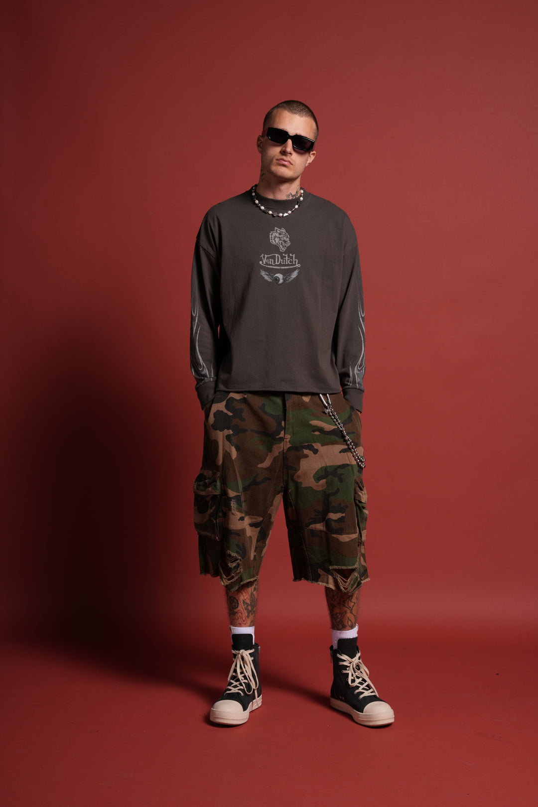 Take-Off Grunge Mid-Length Raw Hem LS Tee in Wolf Gray