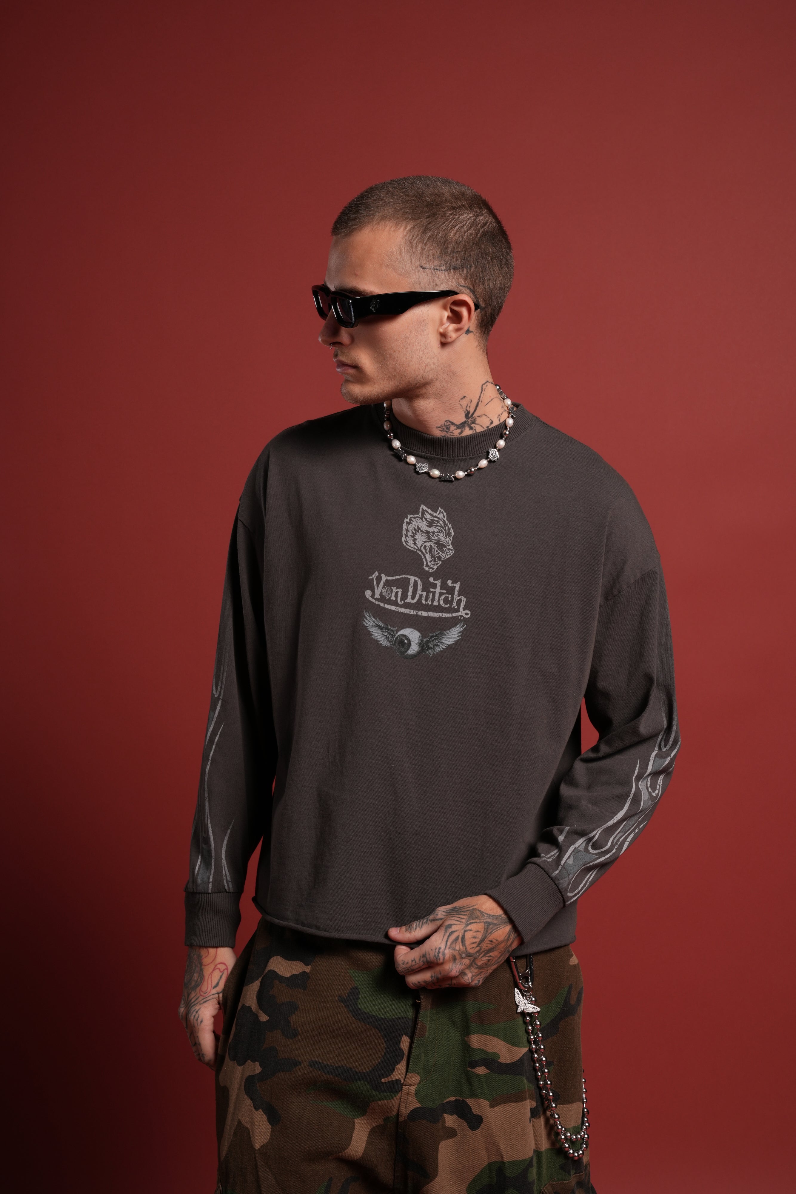 Take-Off Grunge Mid-Length Raw Hem LS Tee in Wolf Gray