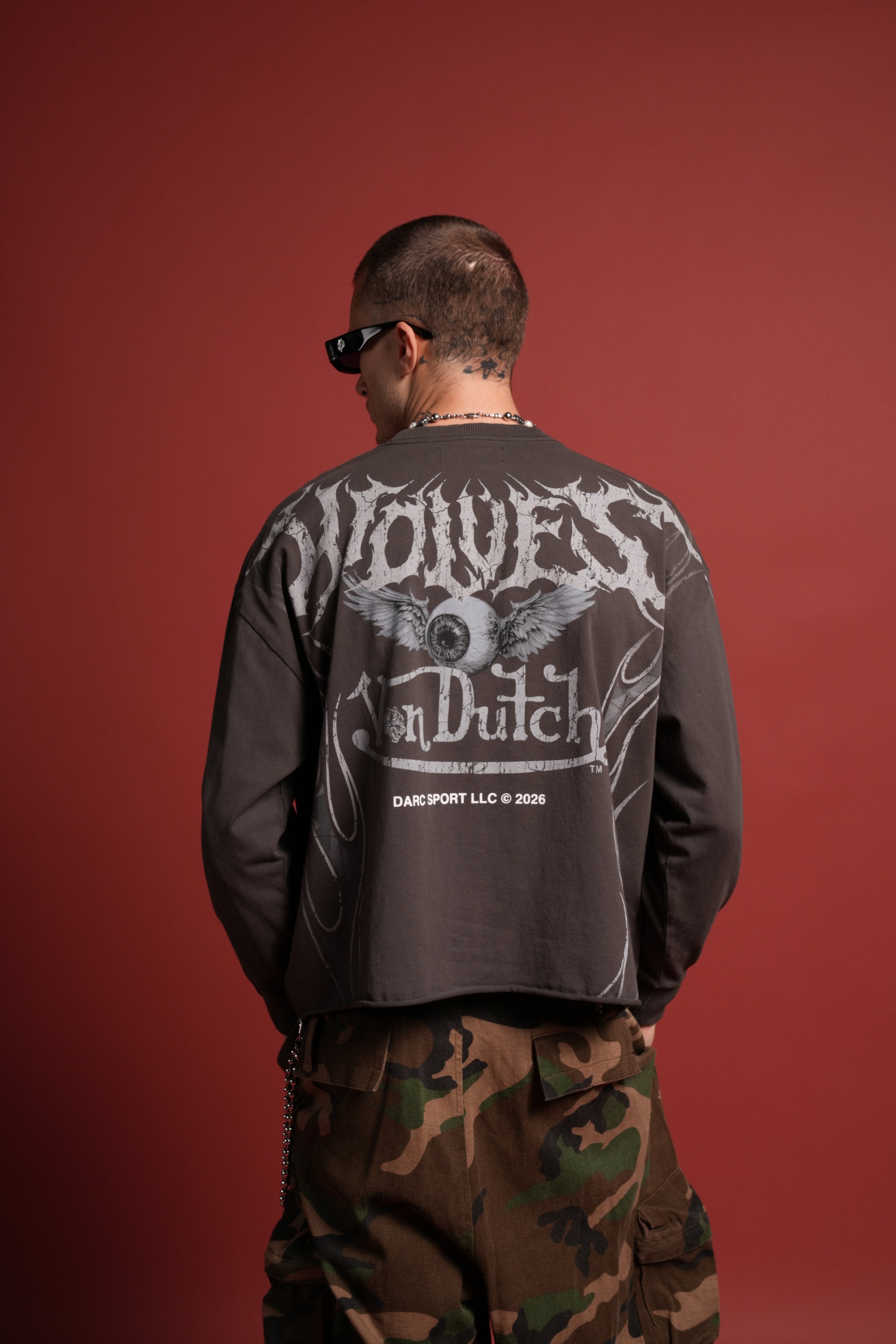 Take-Off Grunge Mid-Length Raw Hem LS Tee in Wolf Gray