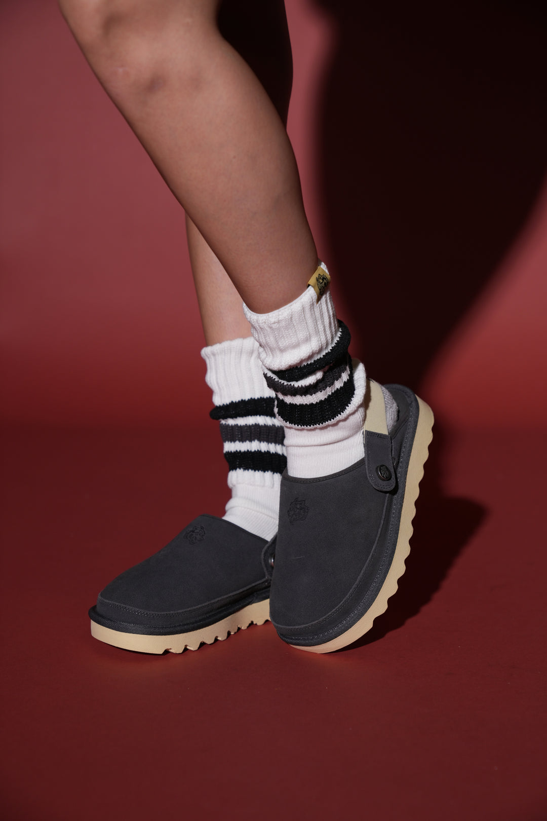 Sedona Slides in Wolf Gray