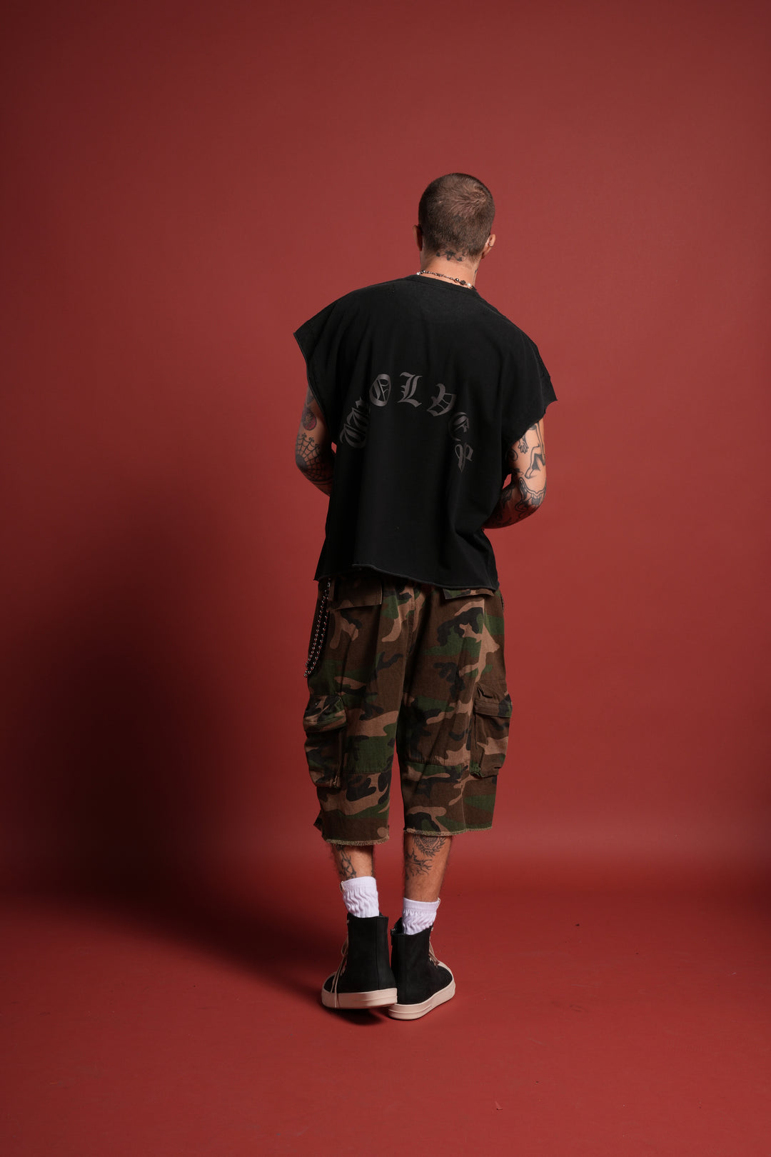 DSVD Legacy Distressed Grunge Cut-Off Mid-Length Raw Hem Tee in Black