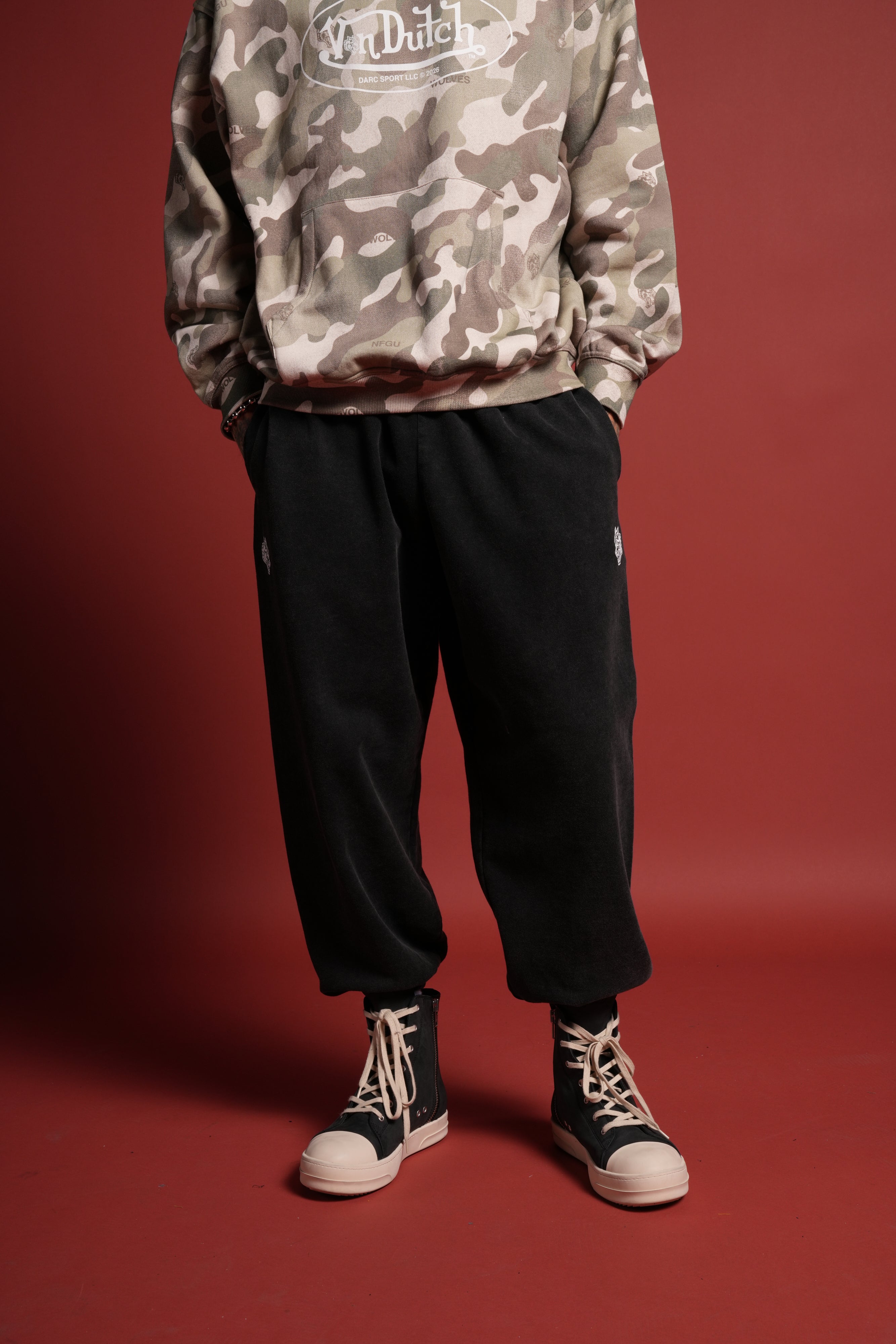 ダルクスポーツWolf Remind Omen Sweat Pants Dual Wolf Unisex Lounger Sweat Pants in Black – DarcSport