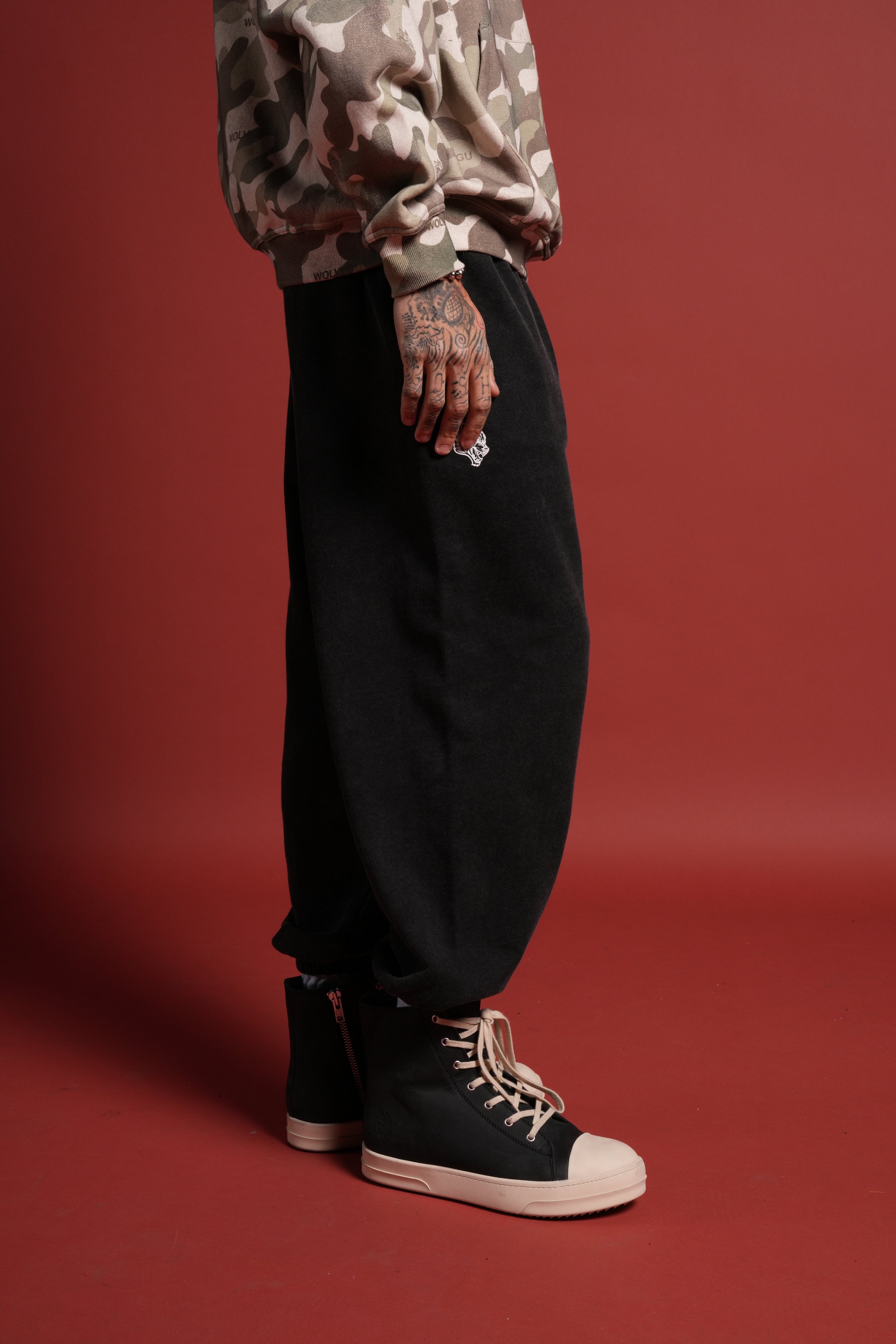 Dual Wolf Unisex Lounger Sweat Pants in Black