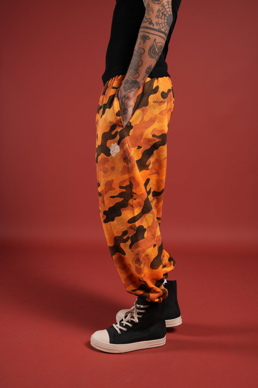 Dual Wolf Unisex Lounger Sweat Pants in DSVD Orange Camo