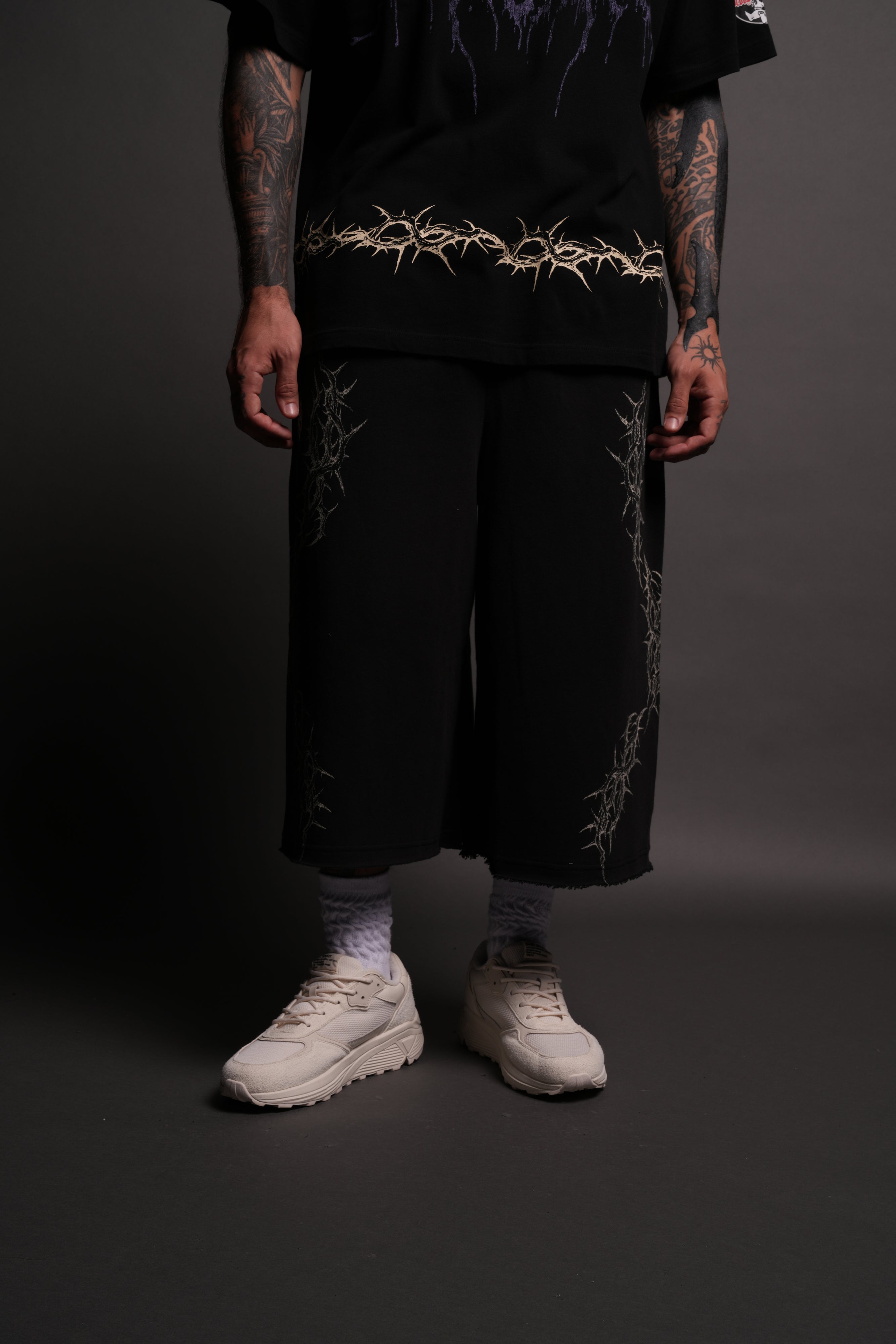 Thorns Oversized Omen Cropped Sweat Pants in Black