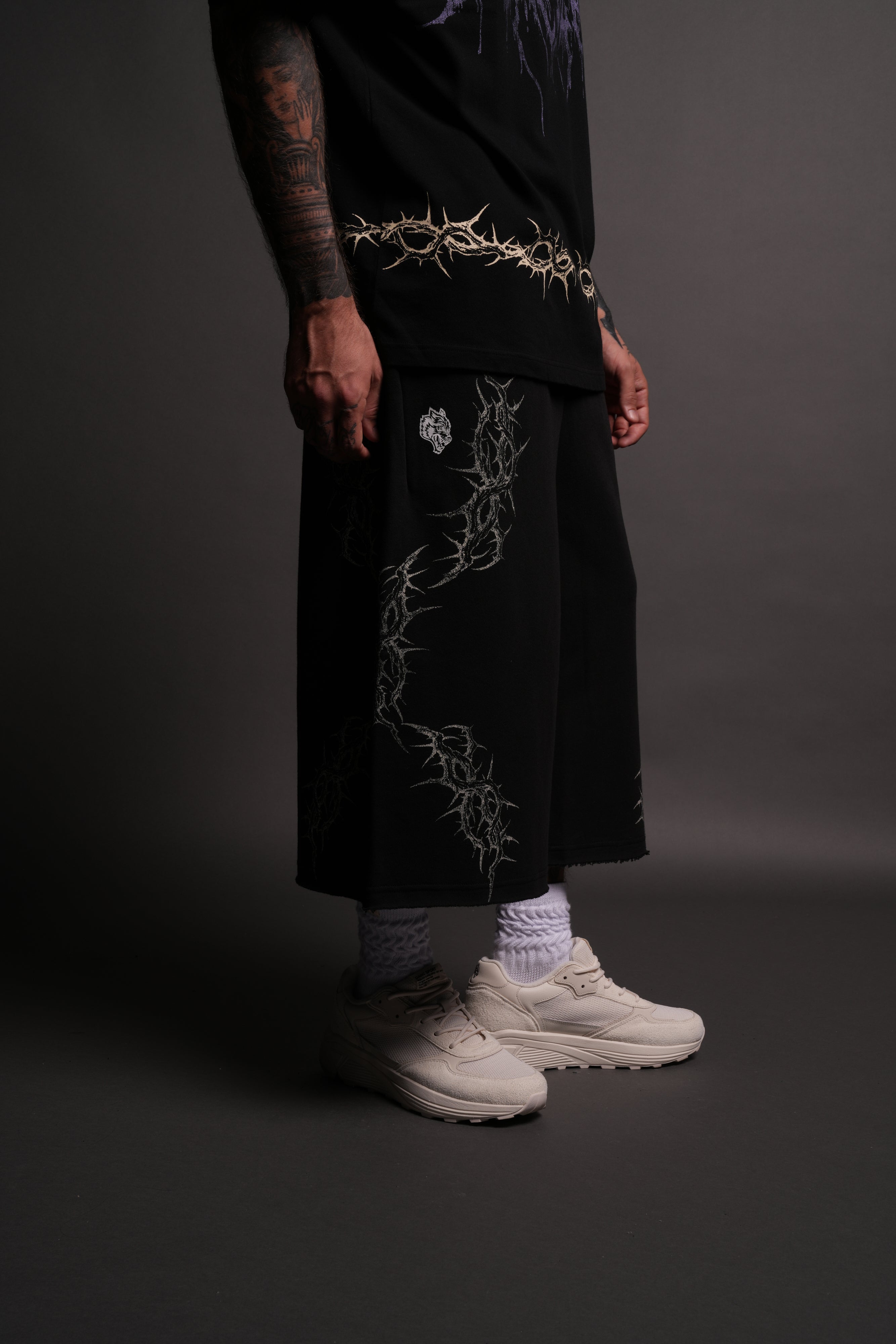 Thorns Oversized Omen Cropped Sweat Pants in Black