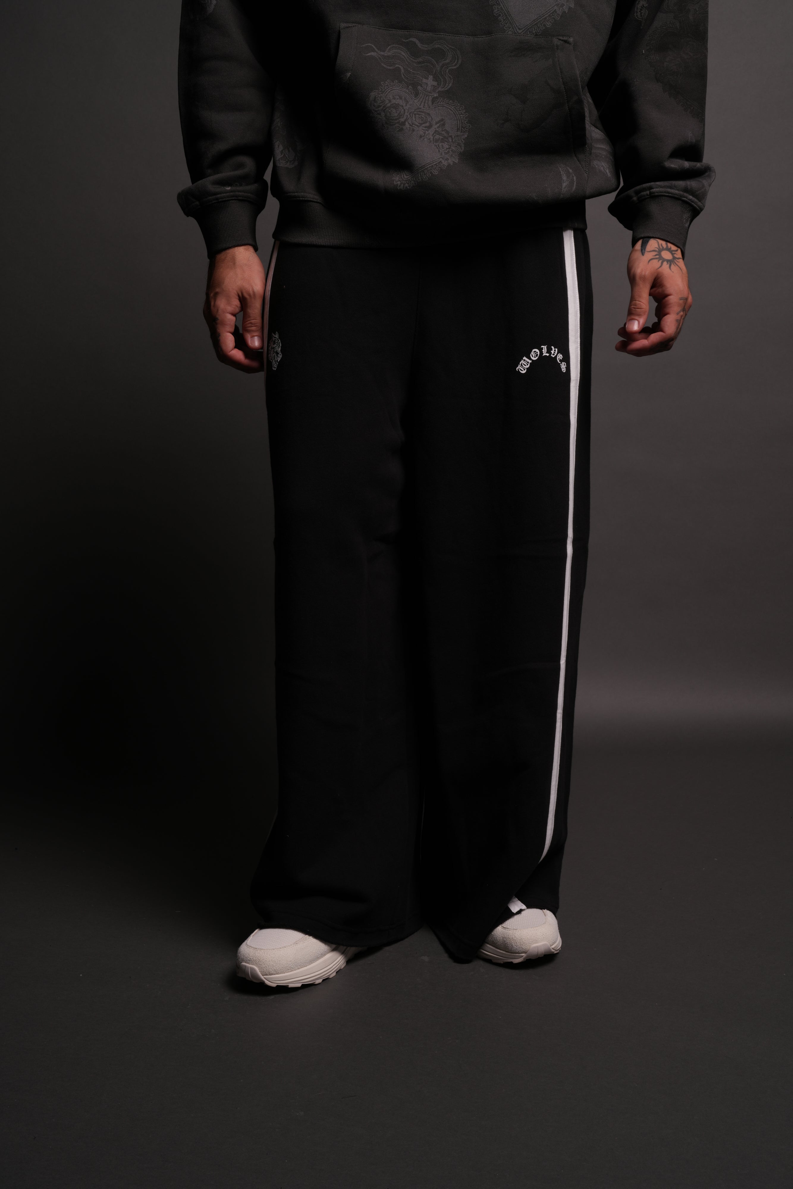 Chopper Wolf Remind Omen Sweat Pants in Black