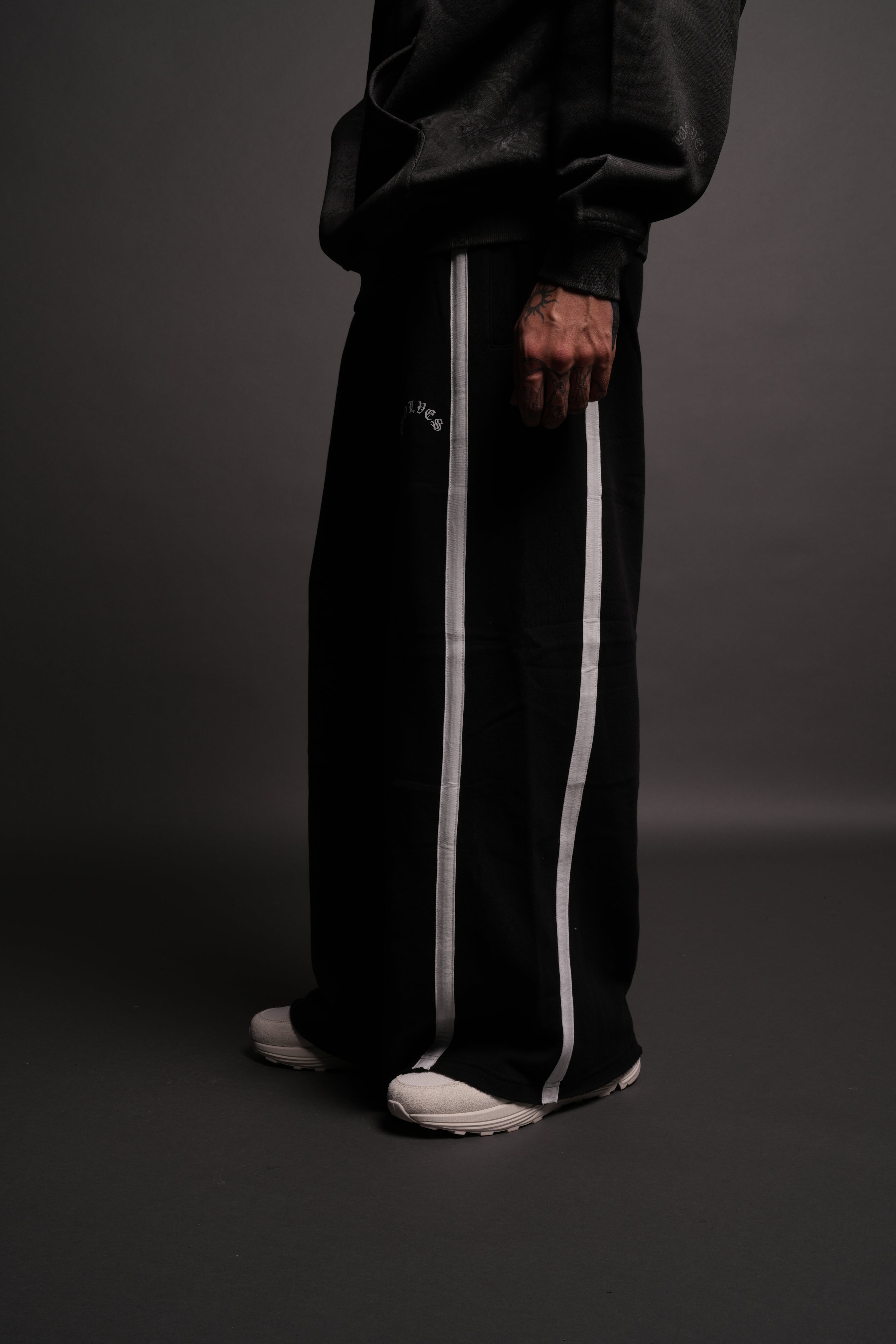 Chopper Wolf Remind Omen Sweat Pants in Black