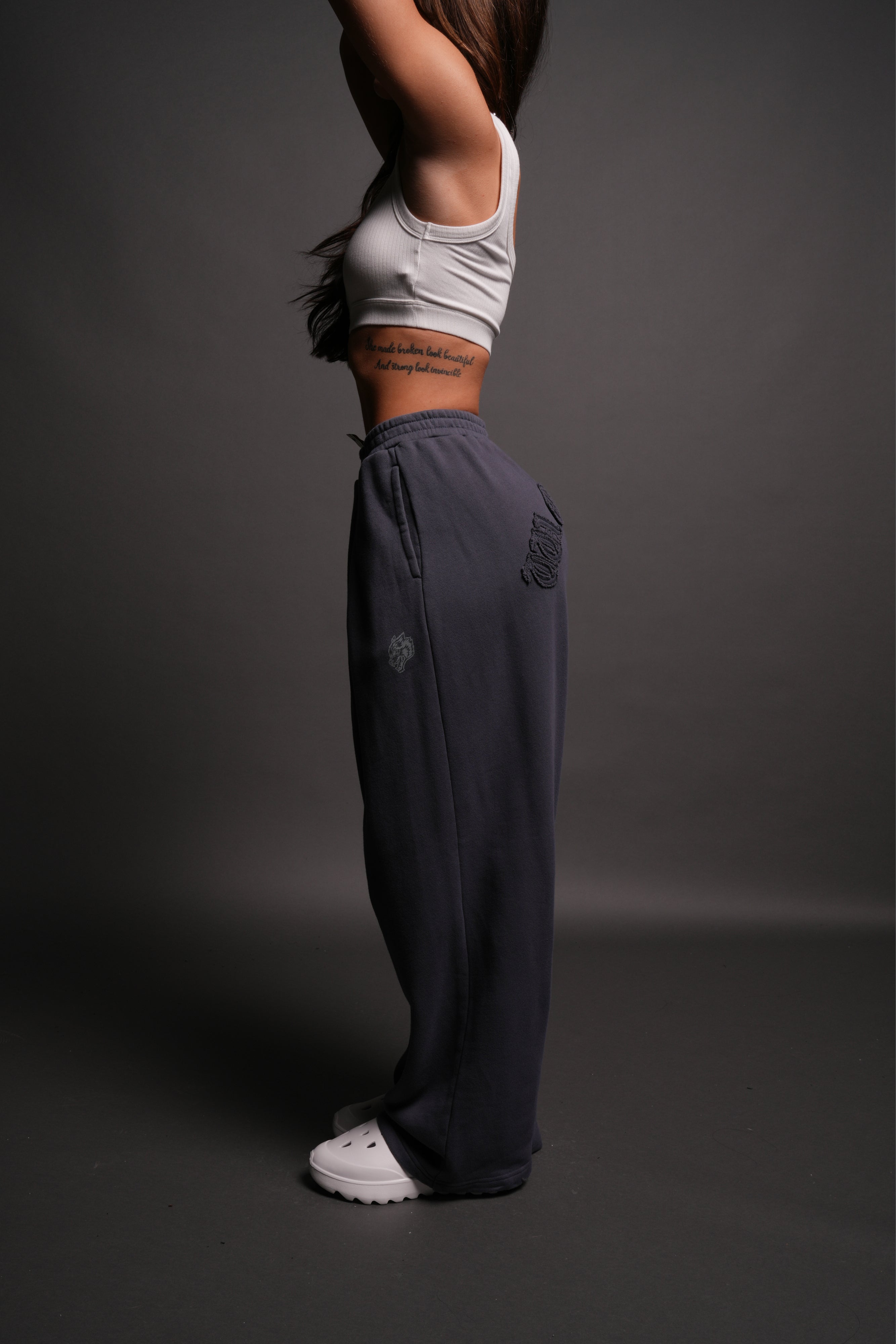 Chopper Appliqué "Yara" Pleated Sweat Pants V2 in Midnight Blue