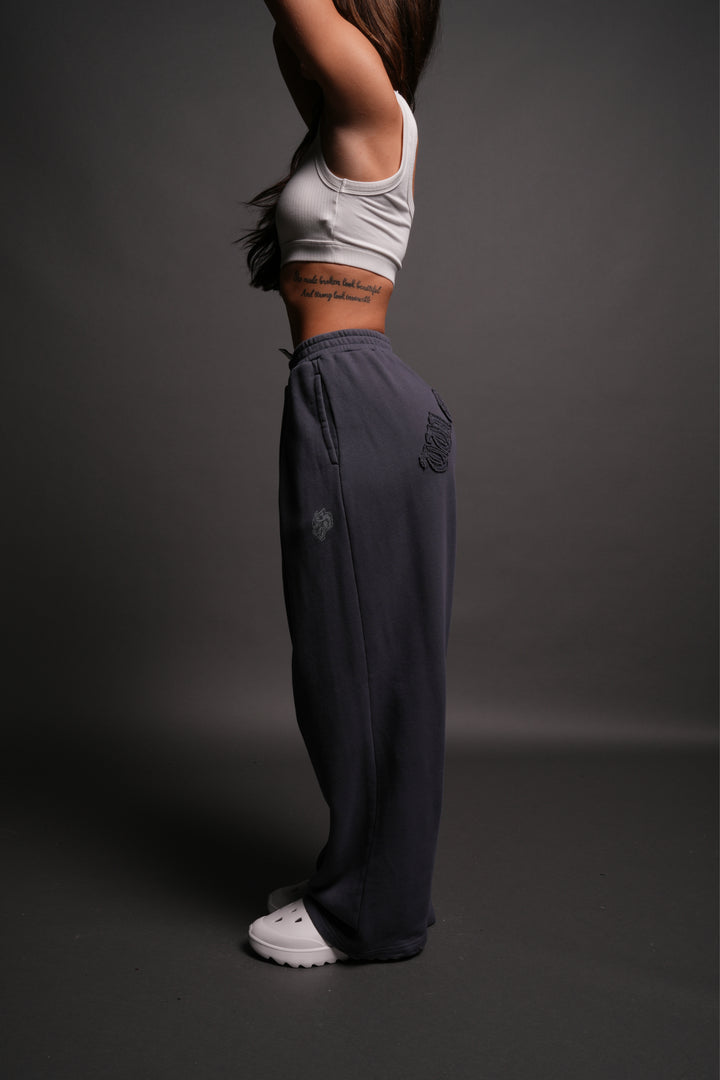 Chopper Appliqué "Yara" Pleated Sweat Pants V2 in Midnight Blue
