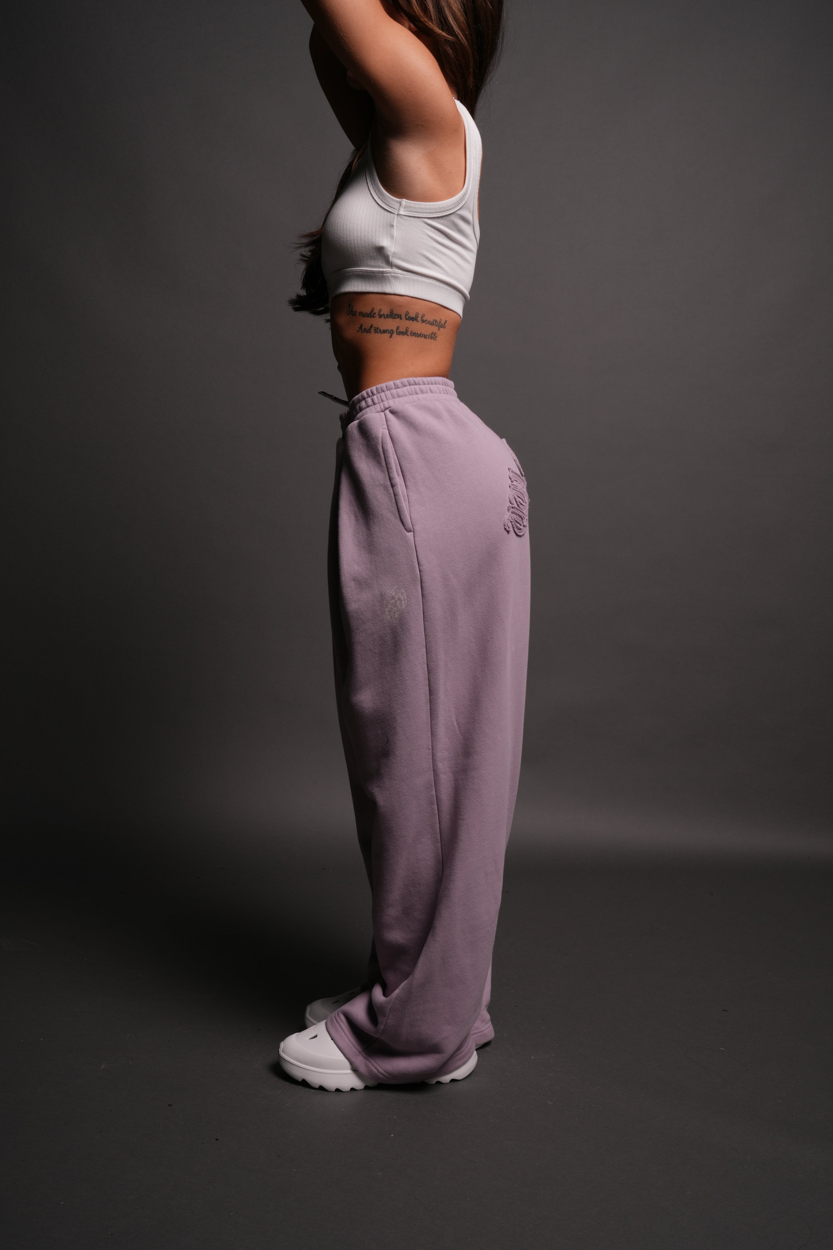 Chopper Appliqué "Yara" Pleated Sweat Pants V2 in Purple Smoke
