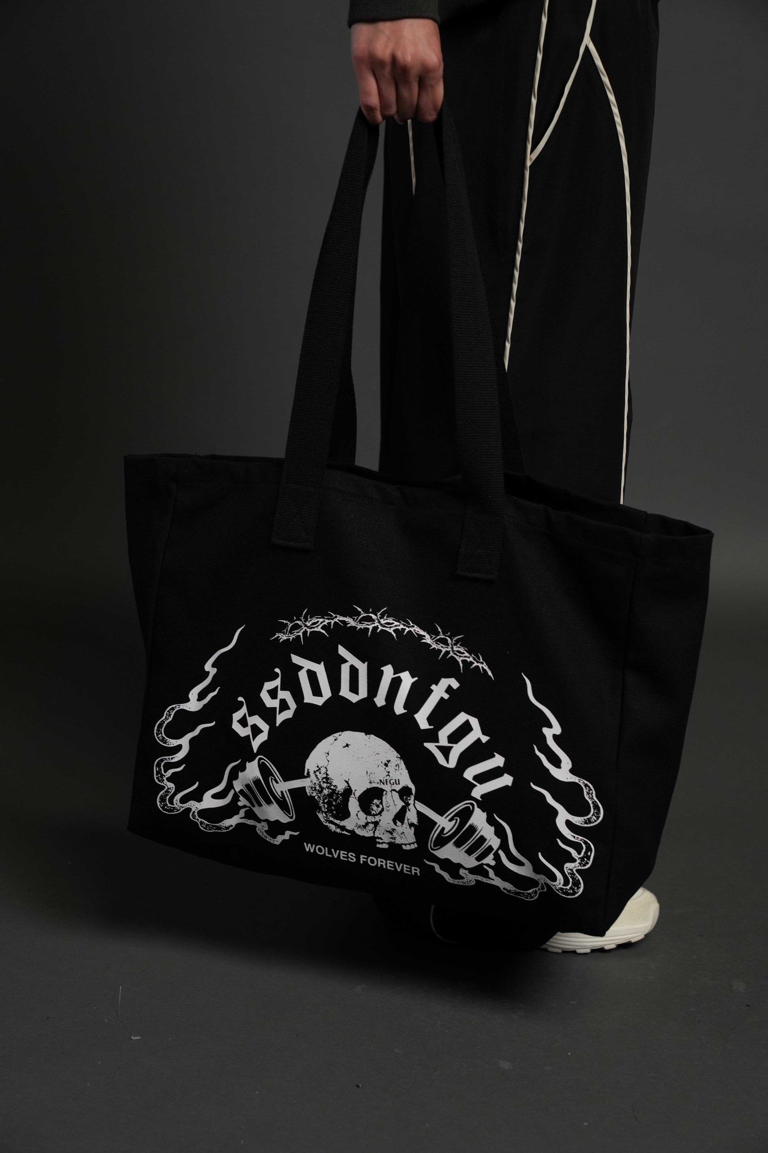 Hannya Inferno Canvas Tote in Black