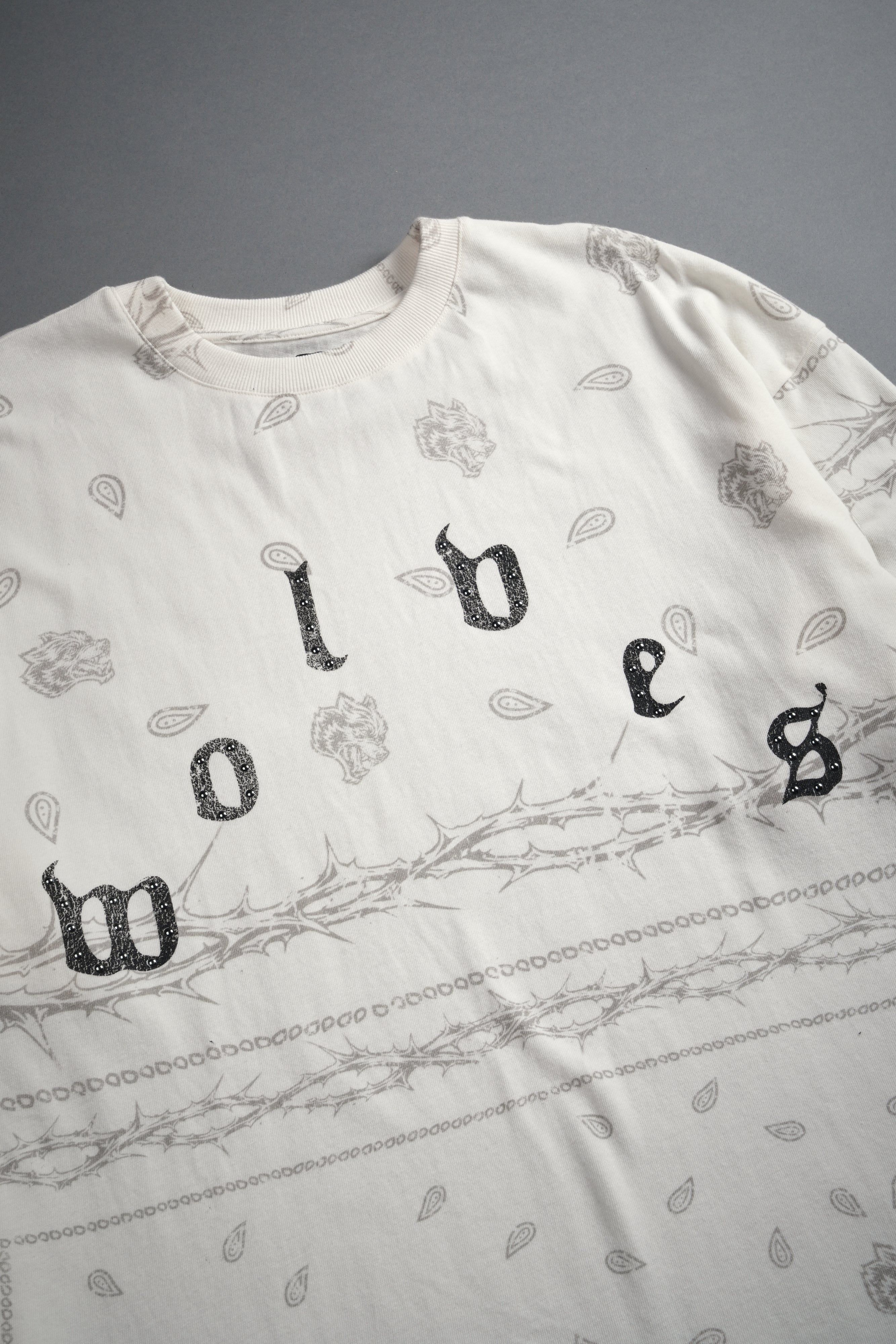 Studded Wolves Pyramid Premium Oversized Tee in Cream Thorn Paisley