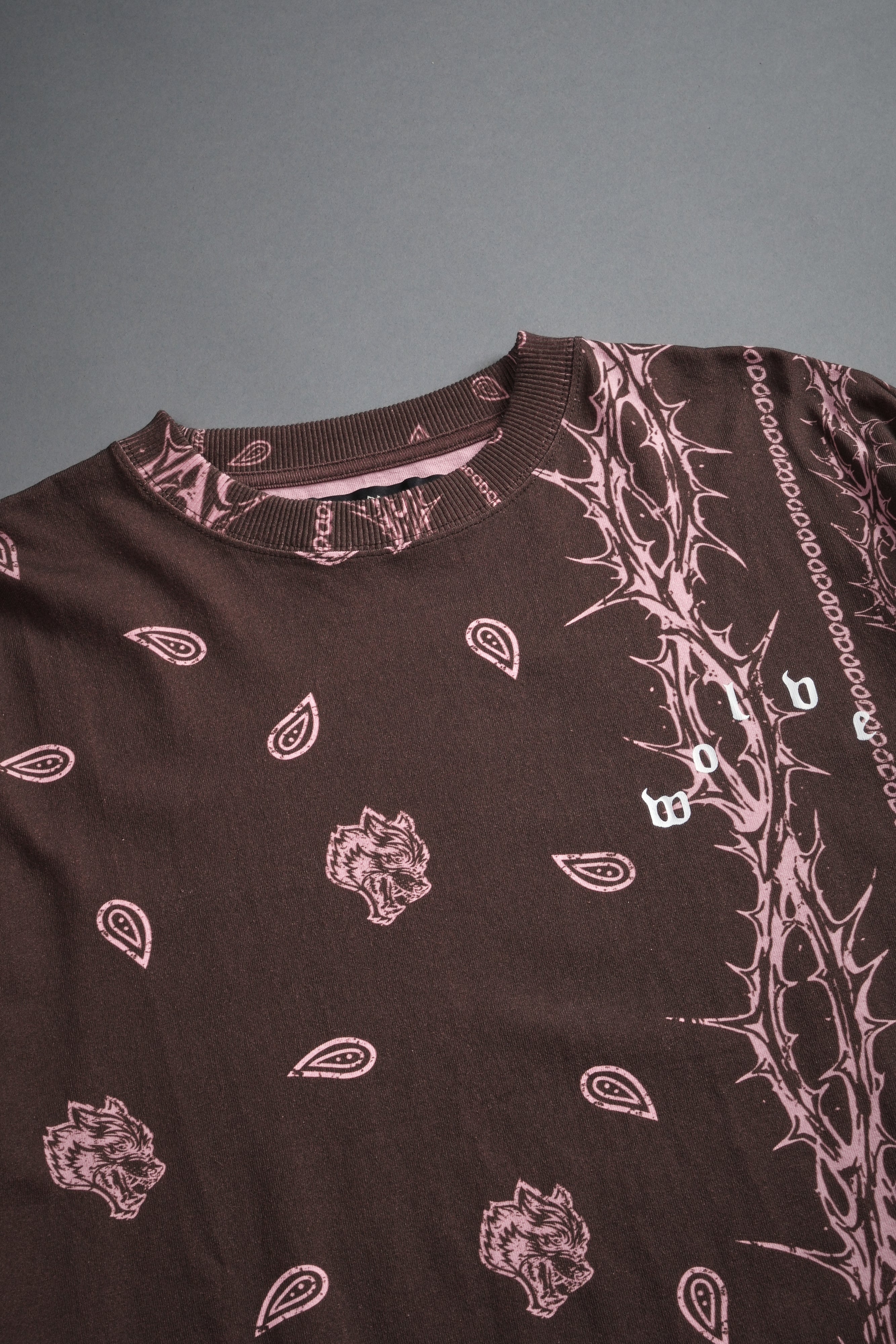 Wolves Pyramid Grunge "Box Cut" L/S Tee in Desert Dust Thorn Paisley