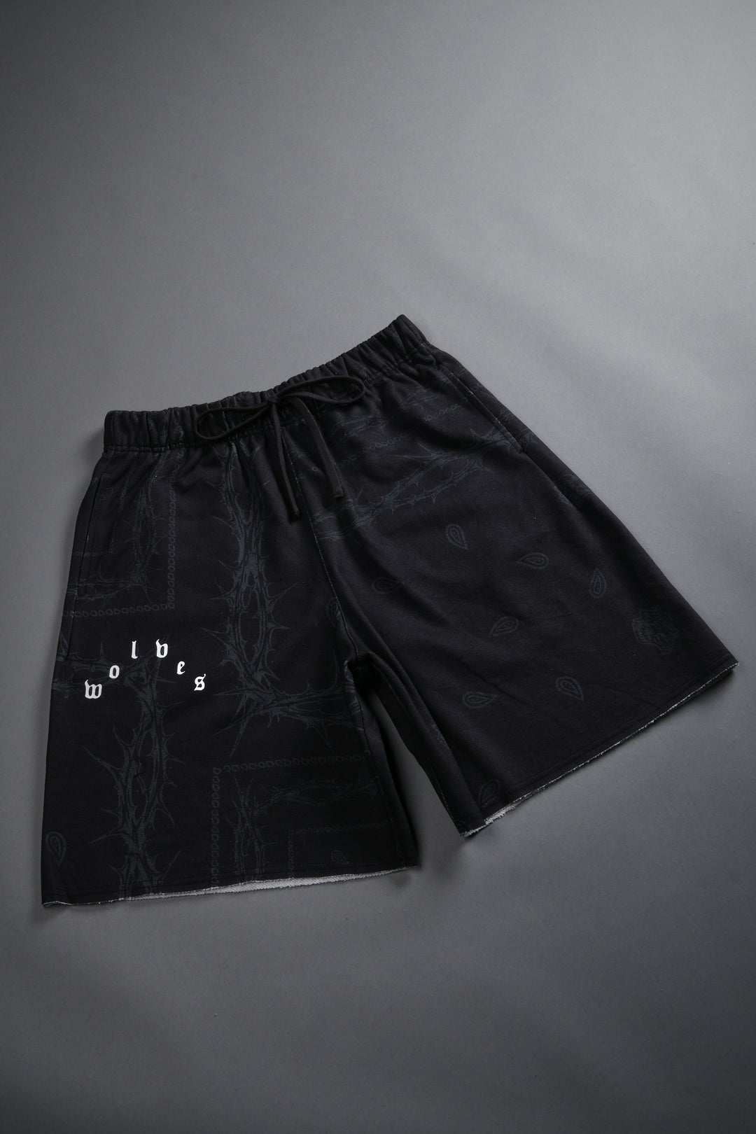 Wolves Pyramid Grunge Oversized Raw Hem Post Lounge Sweat Shorts in Black Thorn Paisley