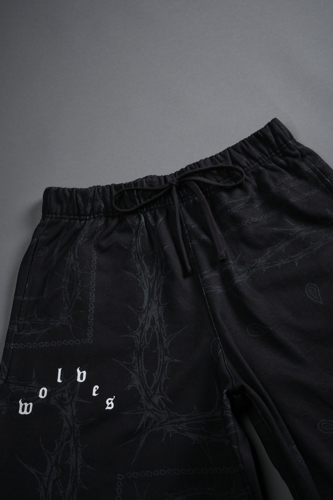 Wolves Pyramid Grunge Oversized Raw Hem Post Lounge Sweat Shorts in Black Thorn Paisley