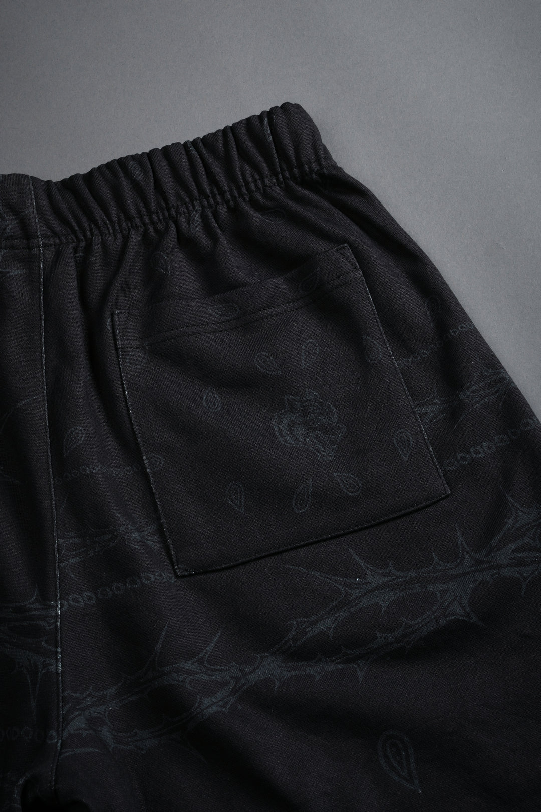 Wolves Pyramid Grunge Oversized Raw Hem Post Lounge Sweat Shorts in Black Thorn Paisley