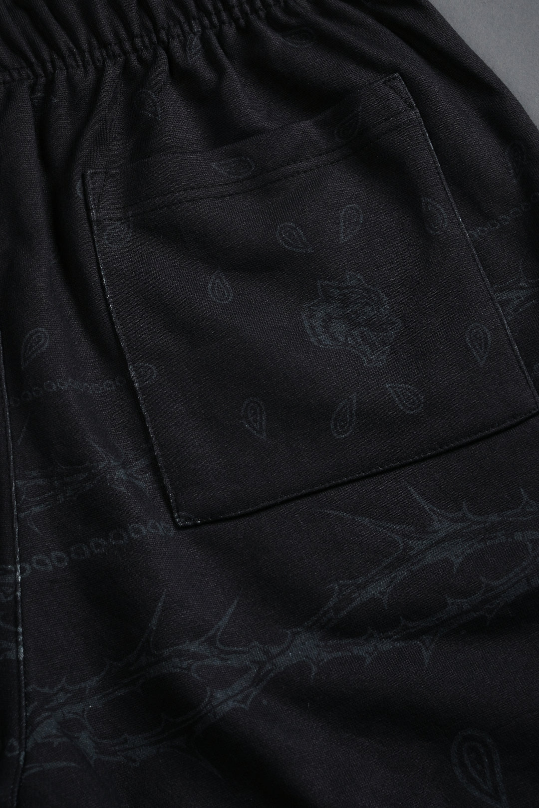 Wolves Pyramid Grunge Oversized Raw Hem Post Lounge Sweat Shorts in Black Thorn Paisley