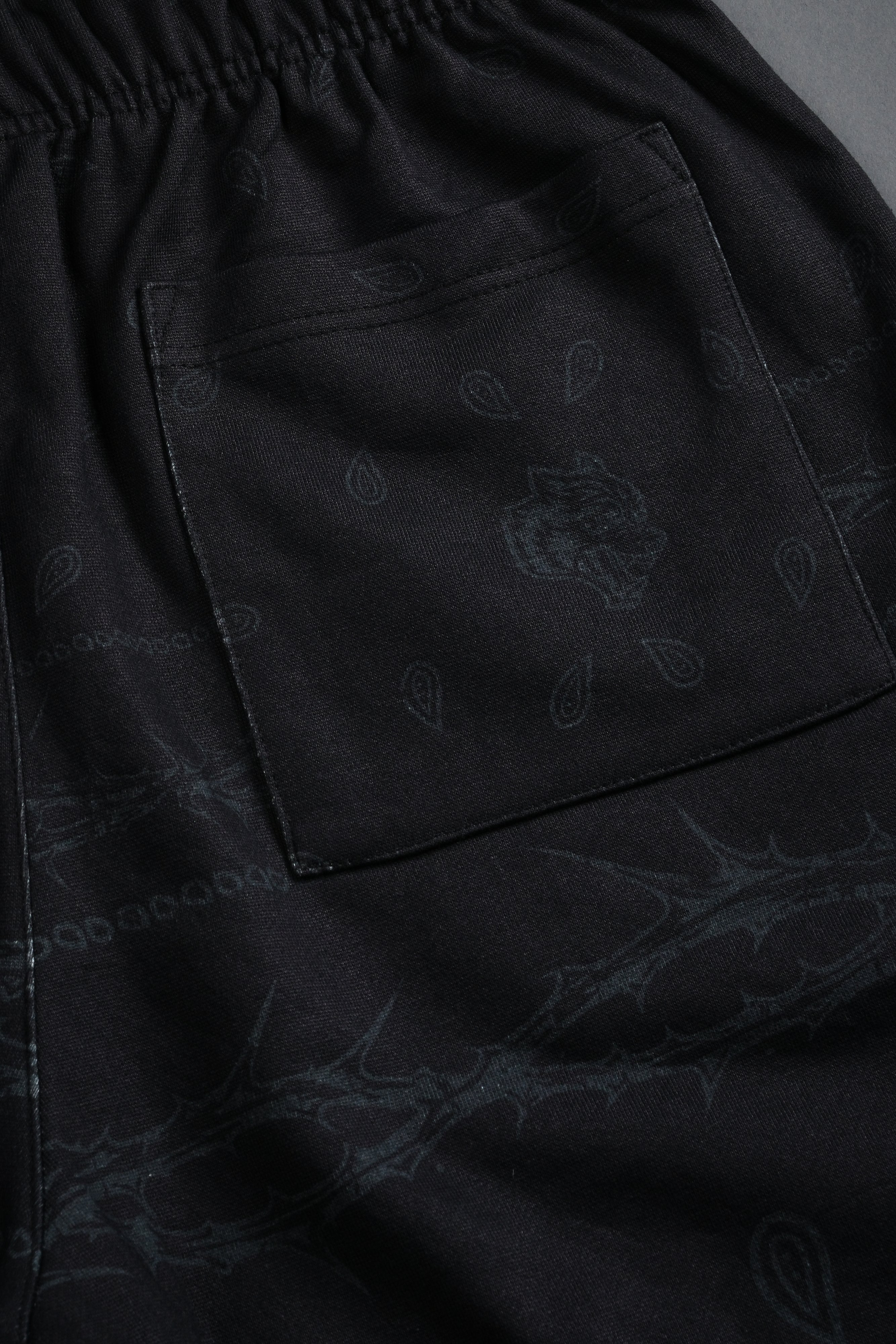 Wolves Pyramid Grunge Oversized Raw Hem Post Lounge Sweat Shorts in Black Thorn Paisley