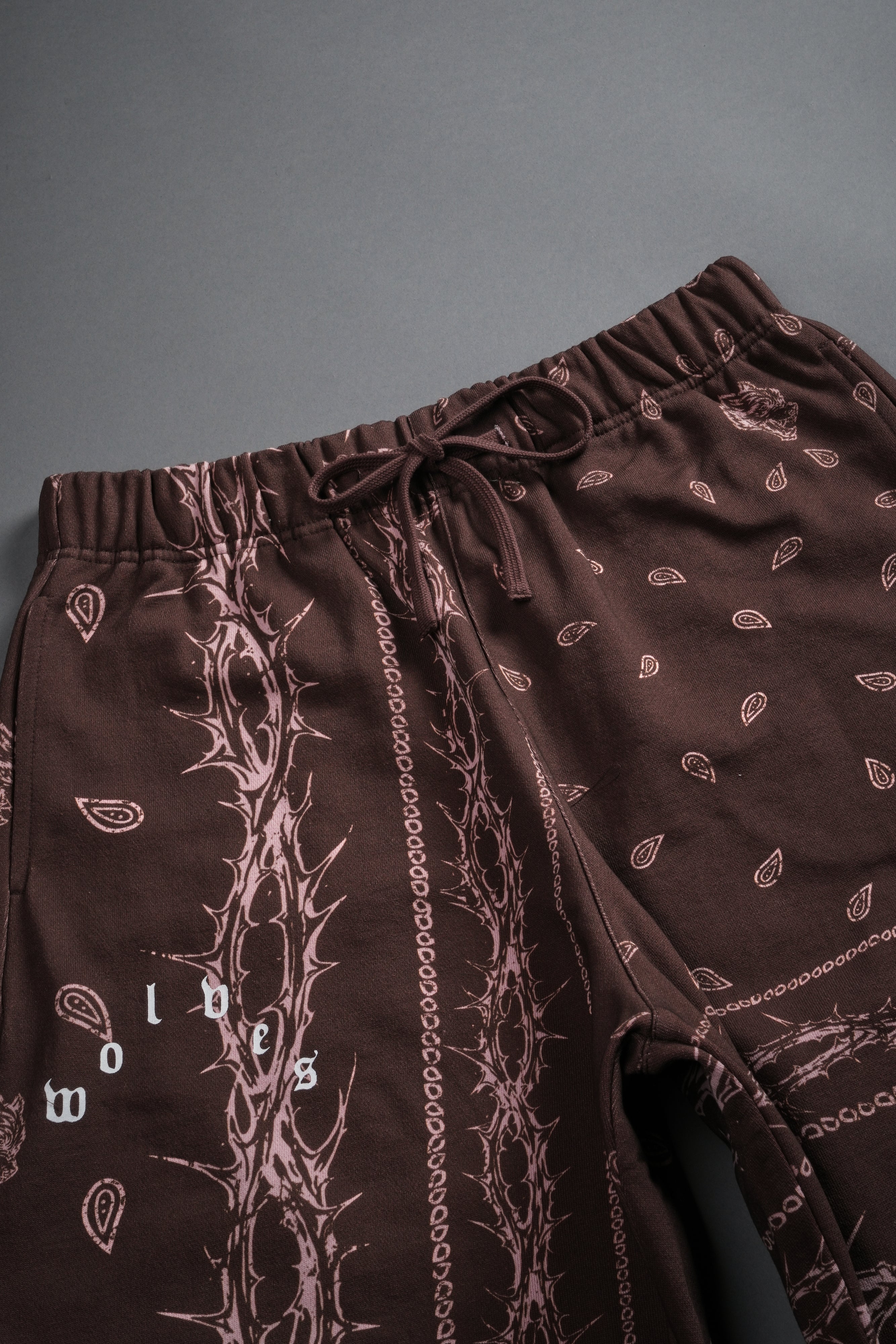 Wolves Pyramid Grunge Oversized Raw Hem Post Lounge Sweat Shorts in Desert Dust Thorn Paisley