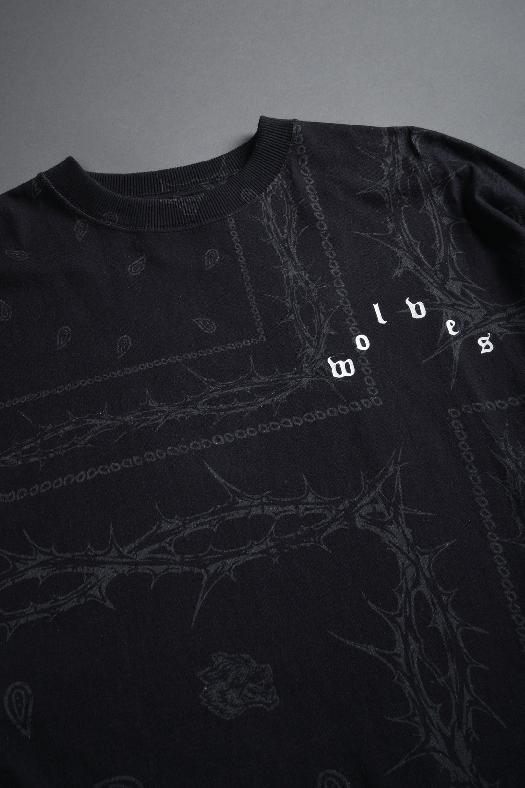 Wolves Pyramid Grunge "Box Cut" L/S Tee in Black Thorn Paisley