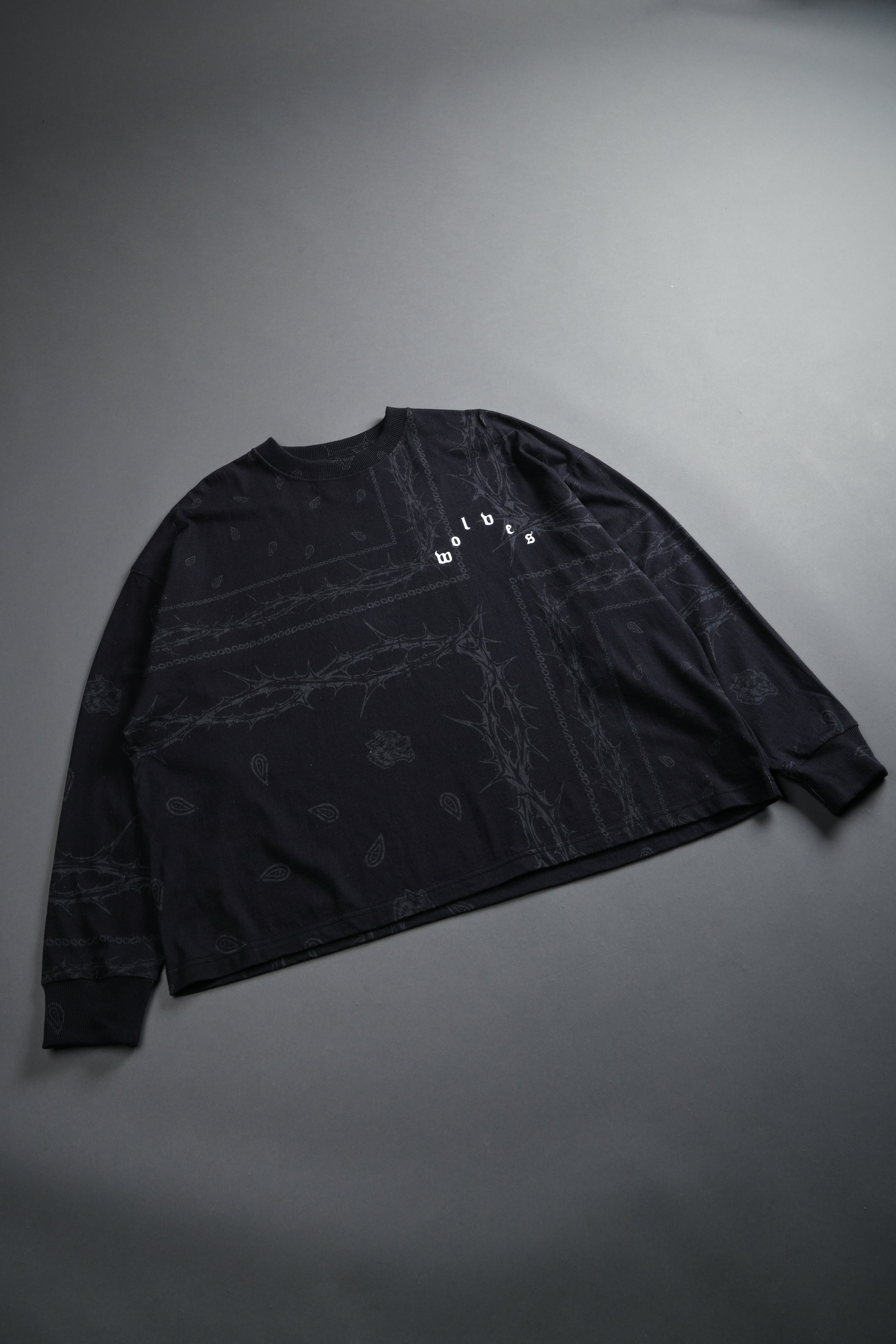 Wolves Pyramid Grunge "Box Cut" L/S Tee in Black Thorn Paisley