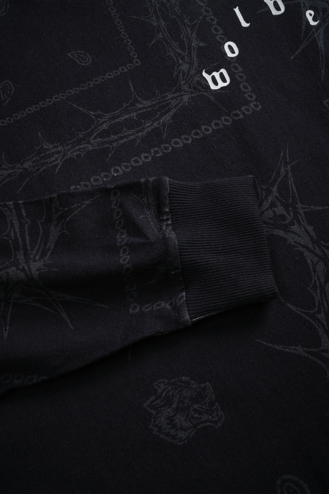 Wolves Pyramid Grunge "Box Cut" L/S Tee in Black Thorn Paisley