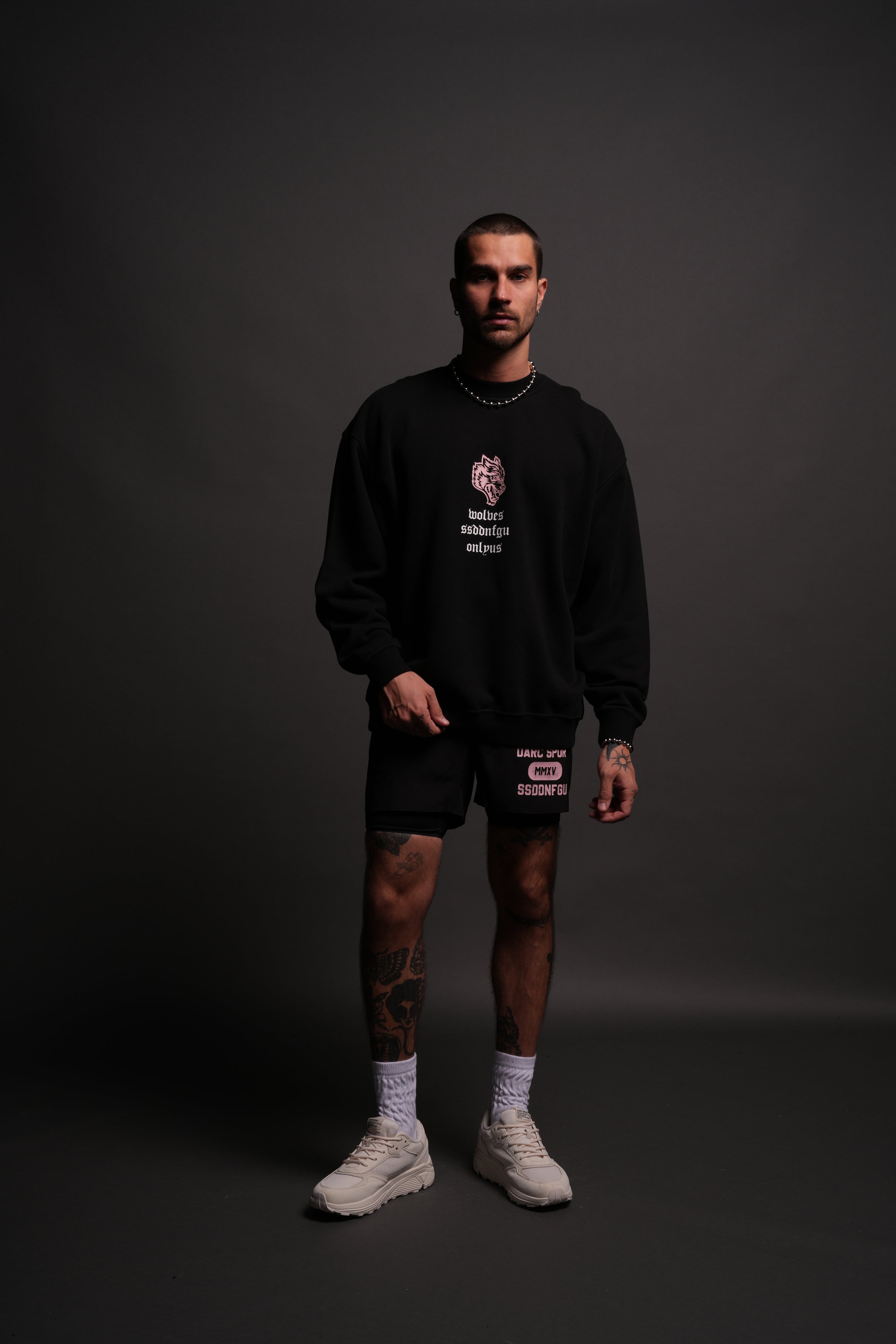 Desert Howl London Crewneck in Black