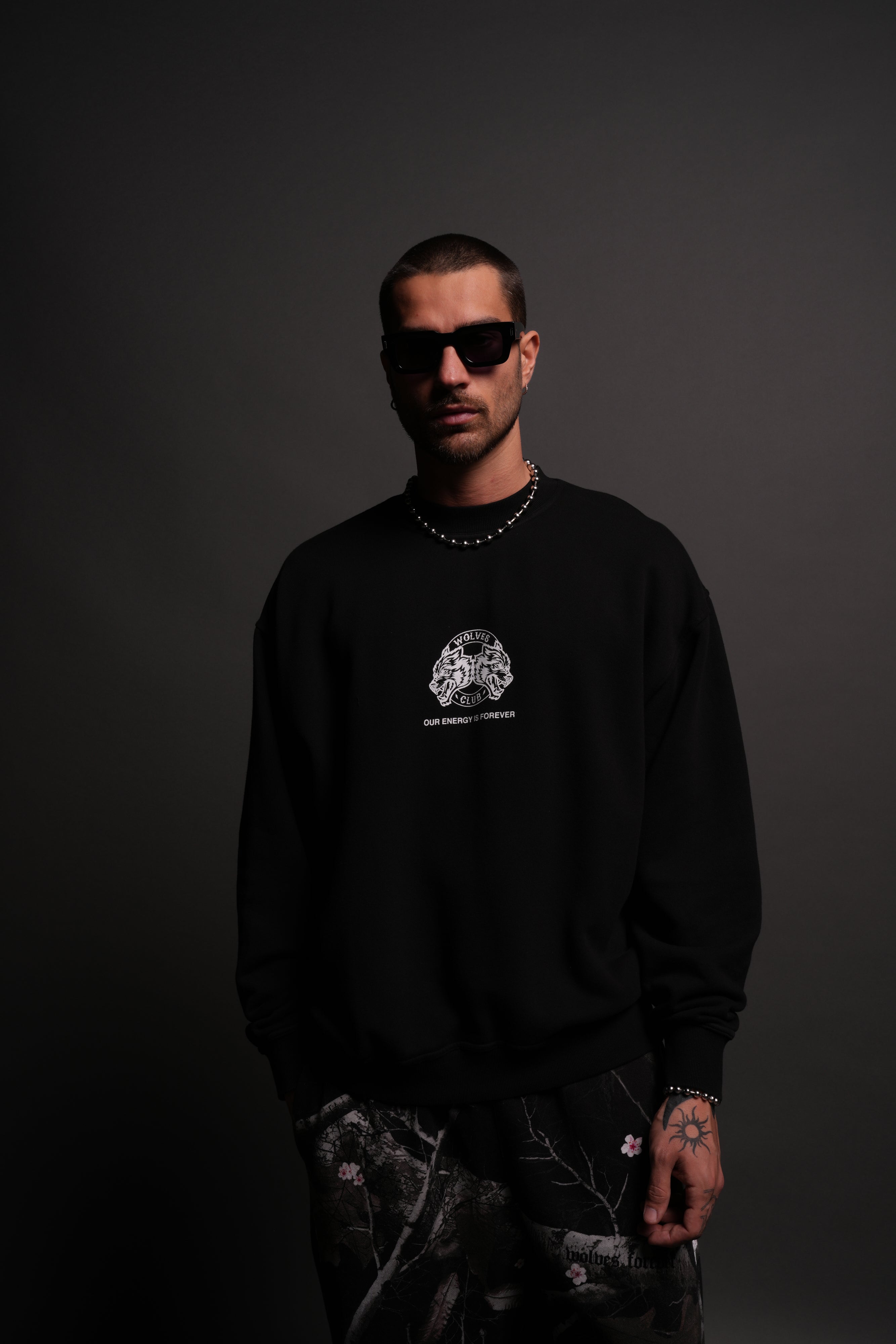Alpha Wolf London Crewneck in Black
